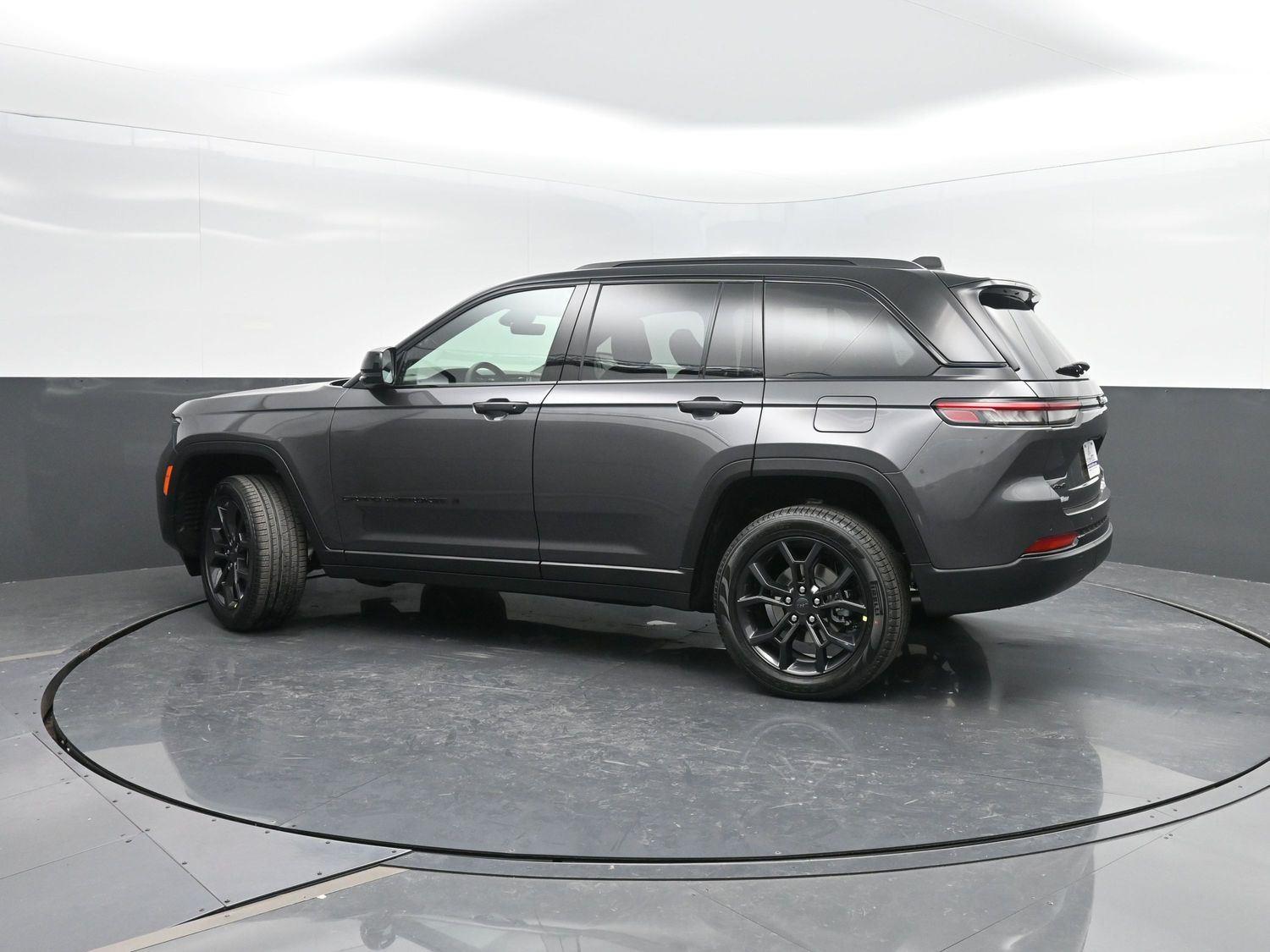 New 2025 Baltic Gray Metallic Clearcoat Jeep Limited image 40