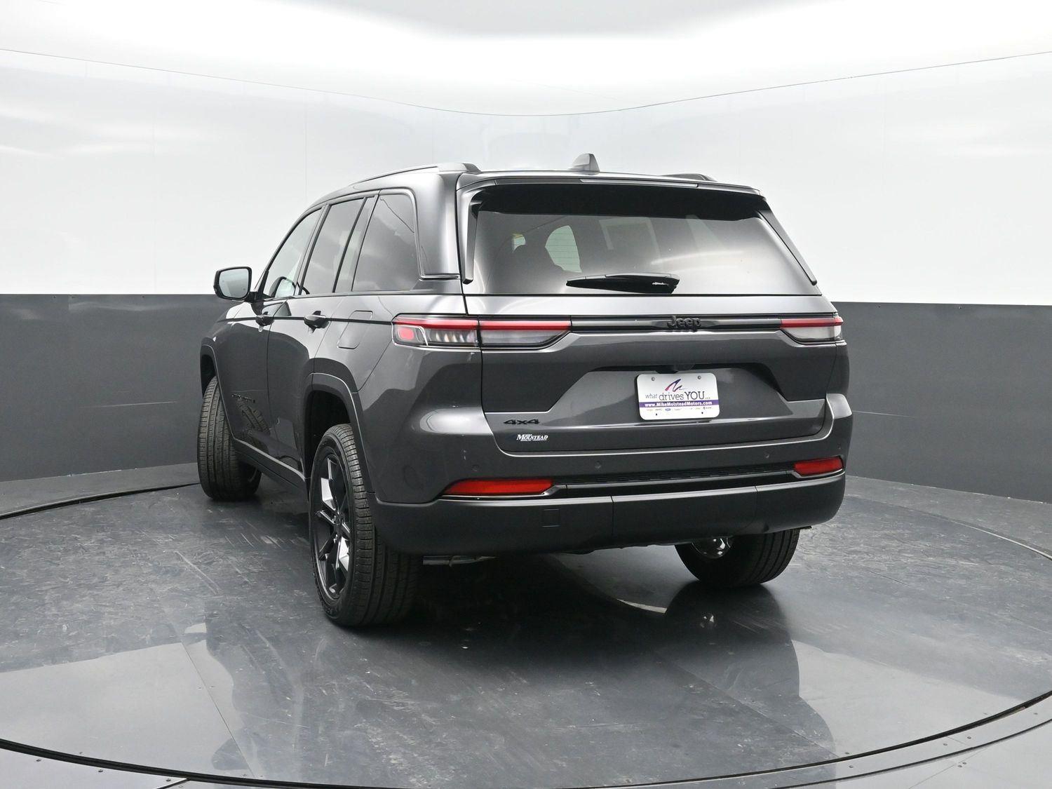 New 2025 Baltic Gray Metallic Clearcoat Jeep Limited image 43