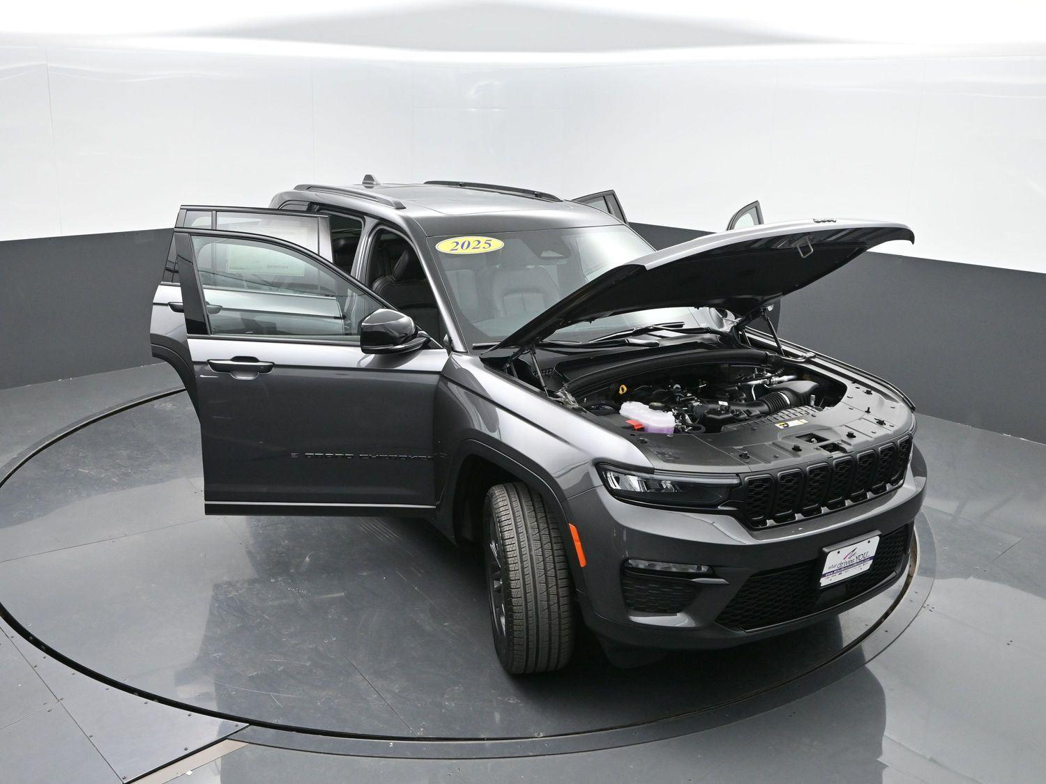 New 2025 Baltic Gray Metallic Clearcoat Jeep Limited image 45