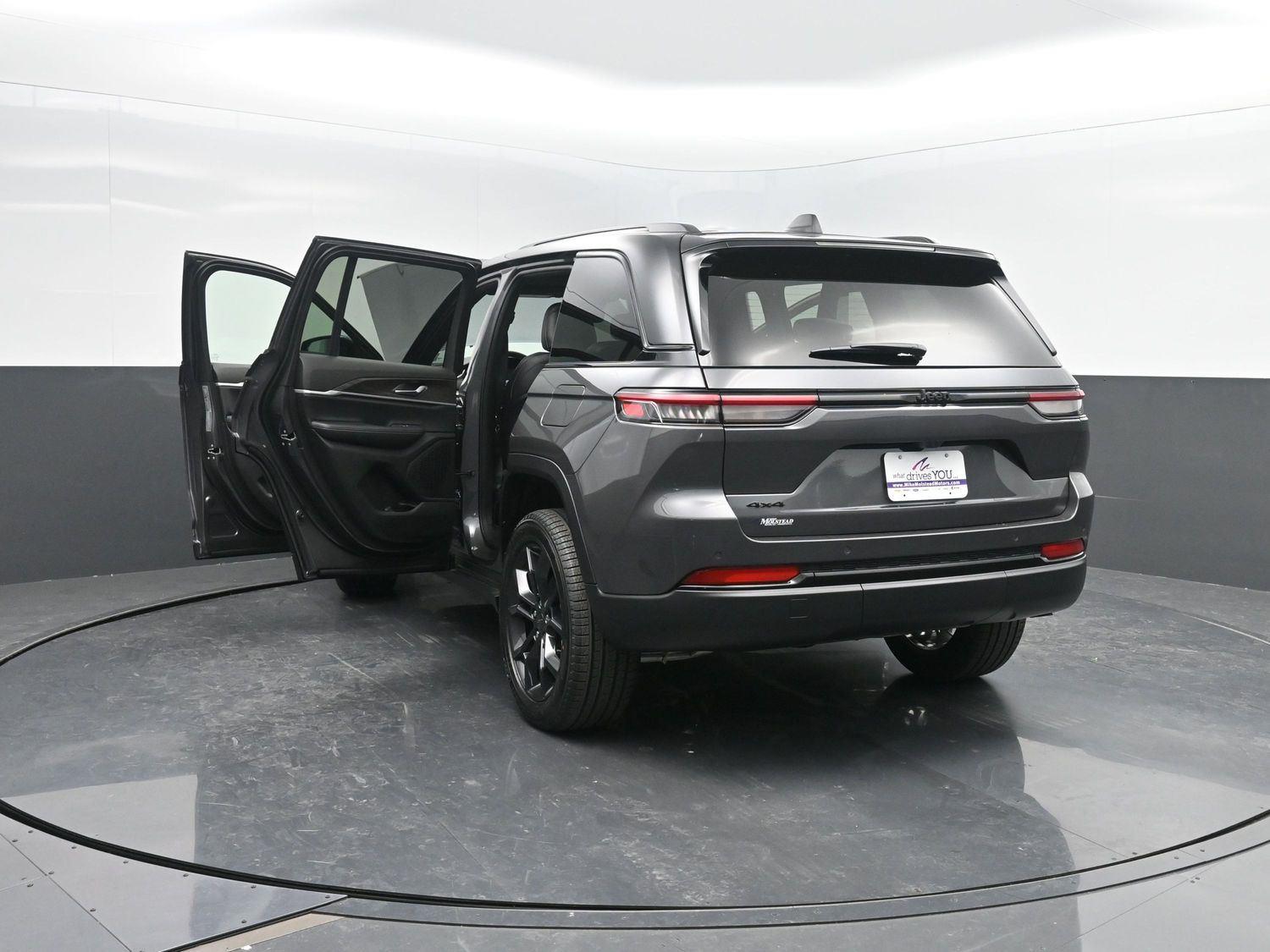 New 2025 Baltic Gray Metallic Clearcoat Jeep Limited image 46