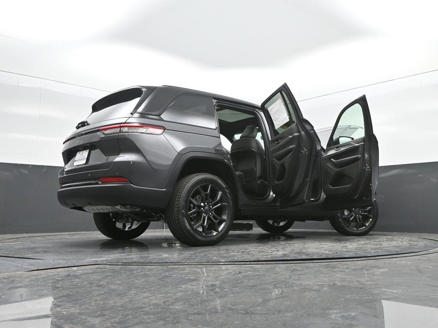 New 2025 Baltic Gray Metallic Clearcoat Jeep Limited image 49