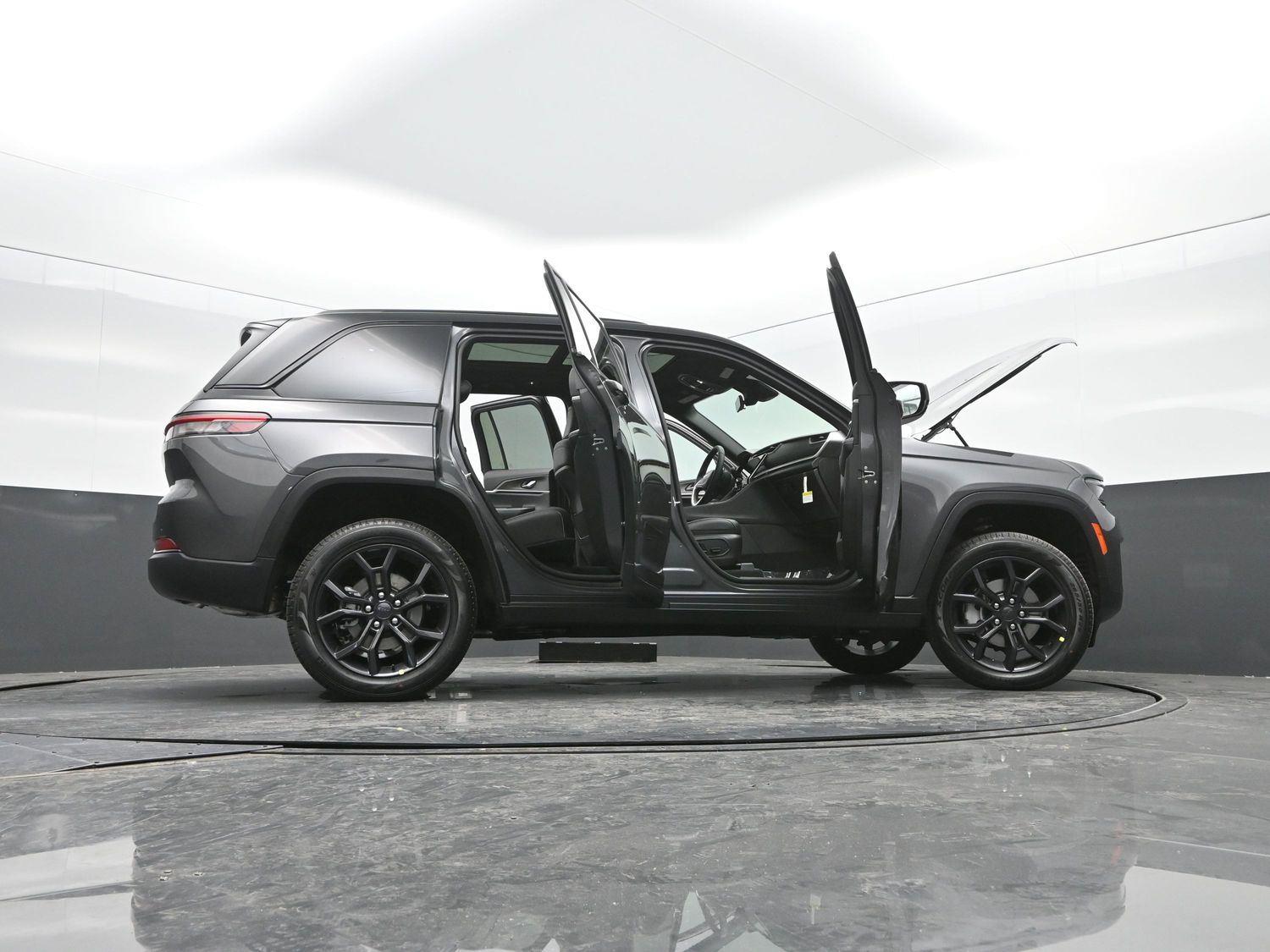 New 2025 Baltic Gray Metallic Clearcoat Jeep Limited image 51