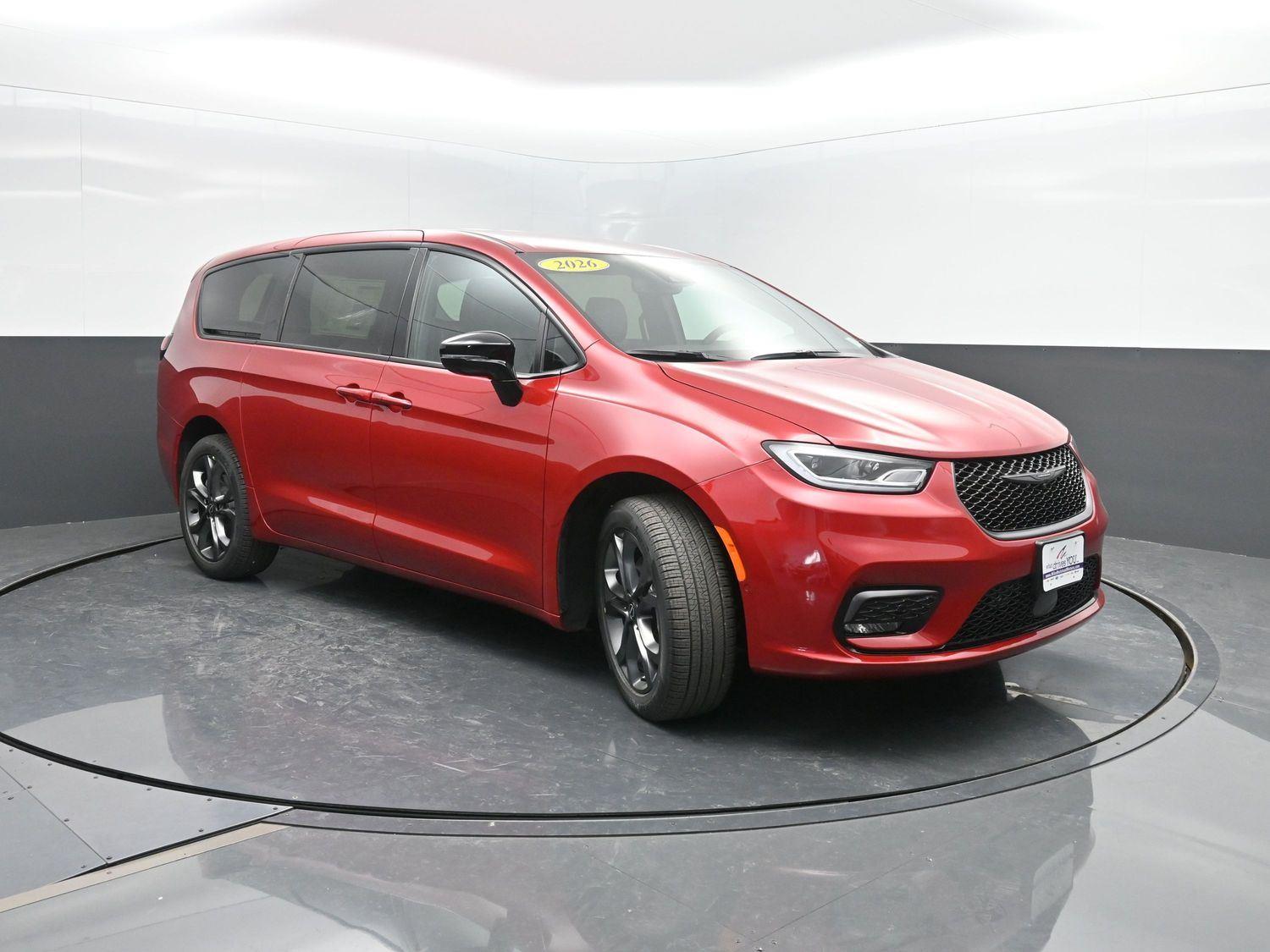 New 2026 Red Hot Pearlcoat Chrysler Select image 4