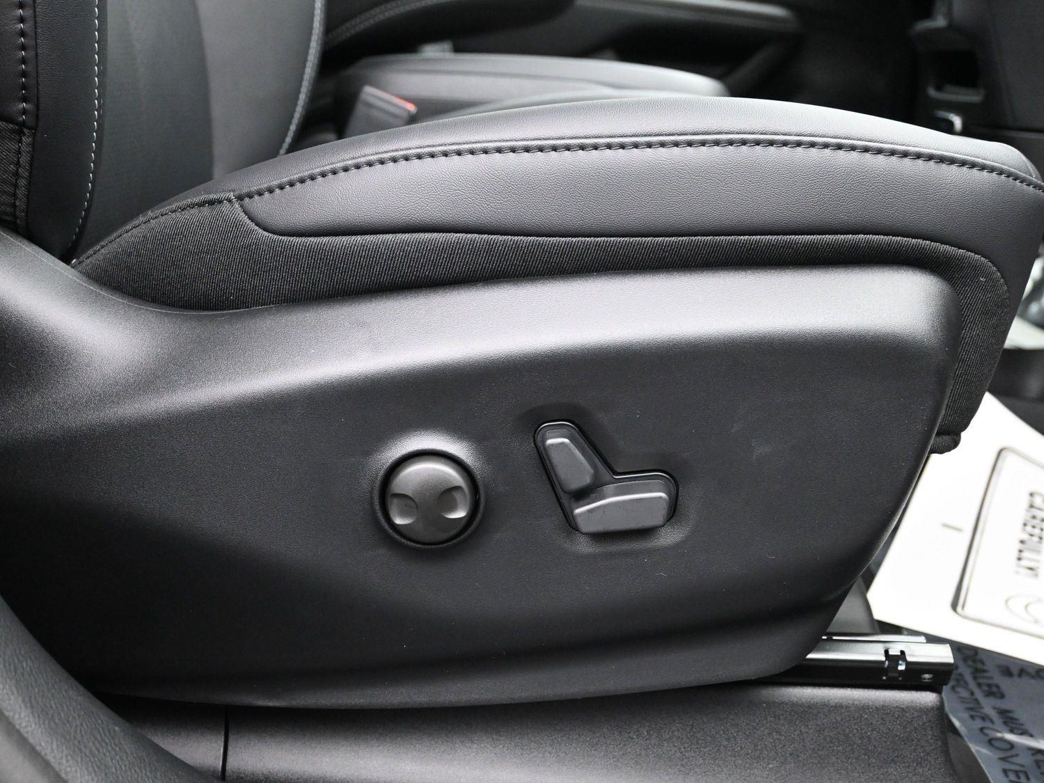 New 2026 Red Hot Pearlcoat Chrysler Select image 9