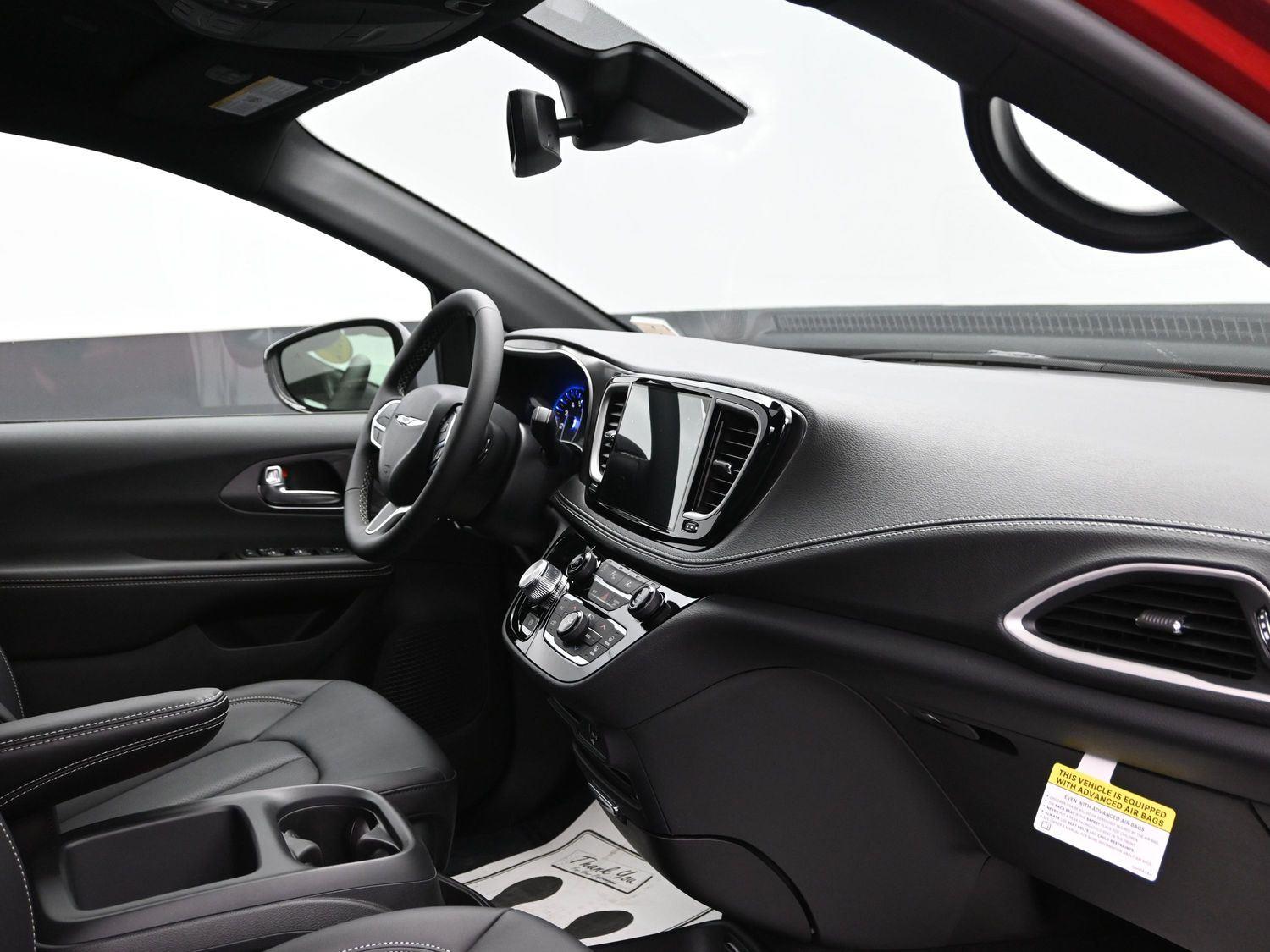 New 2026 Red Hot Pearlcoat Chrysler Select image 11