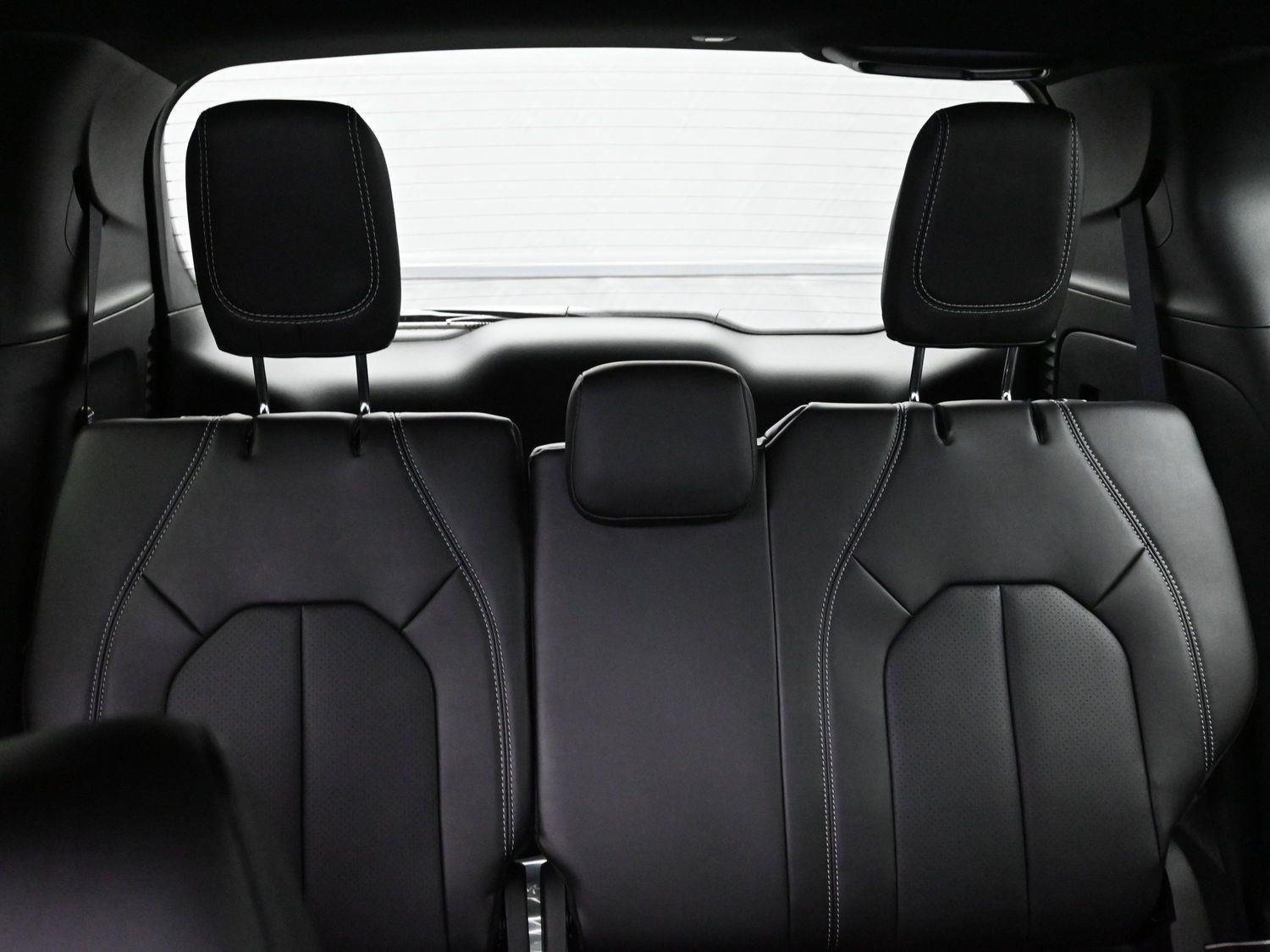 New 2026 Red Hot Pearlcoat Chrysler Select image 15