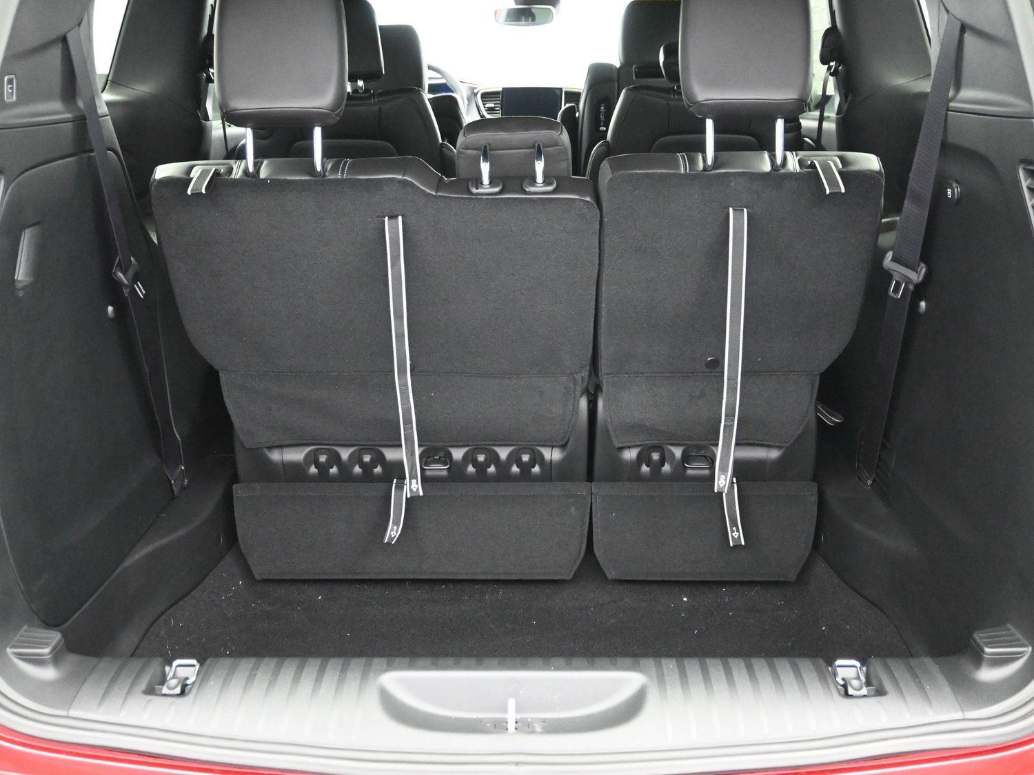 New 2026 Red Hot Pearlcoat Chrysler Select image 16