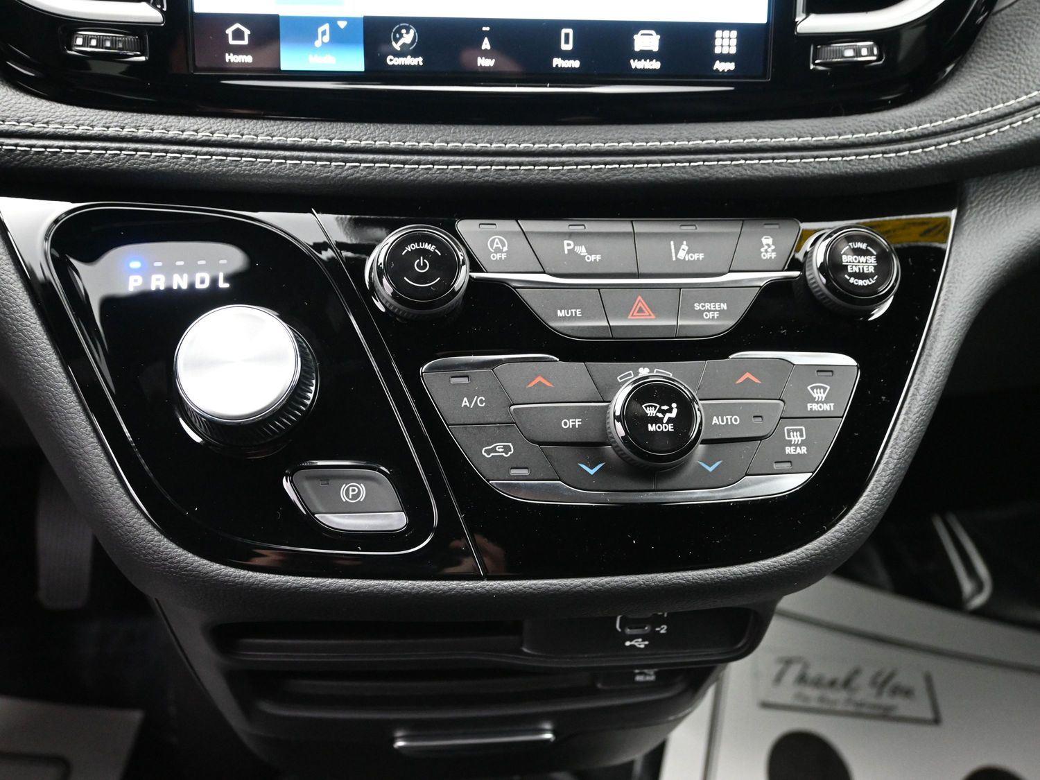 New 2026 Red Hot Pearlcoat Chrysler Select image 29