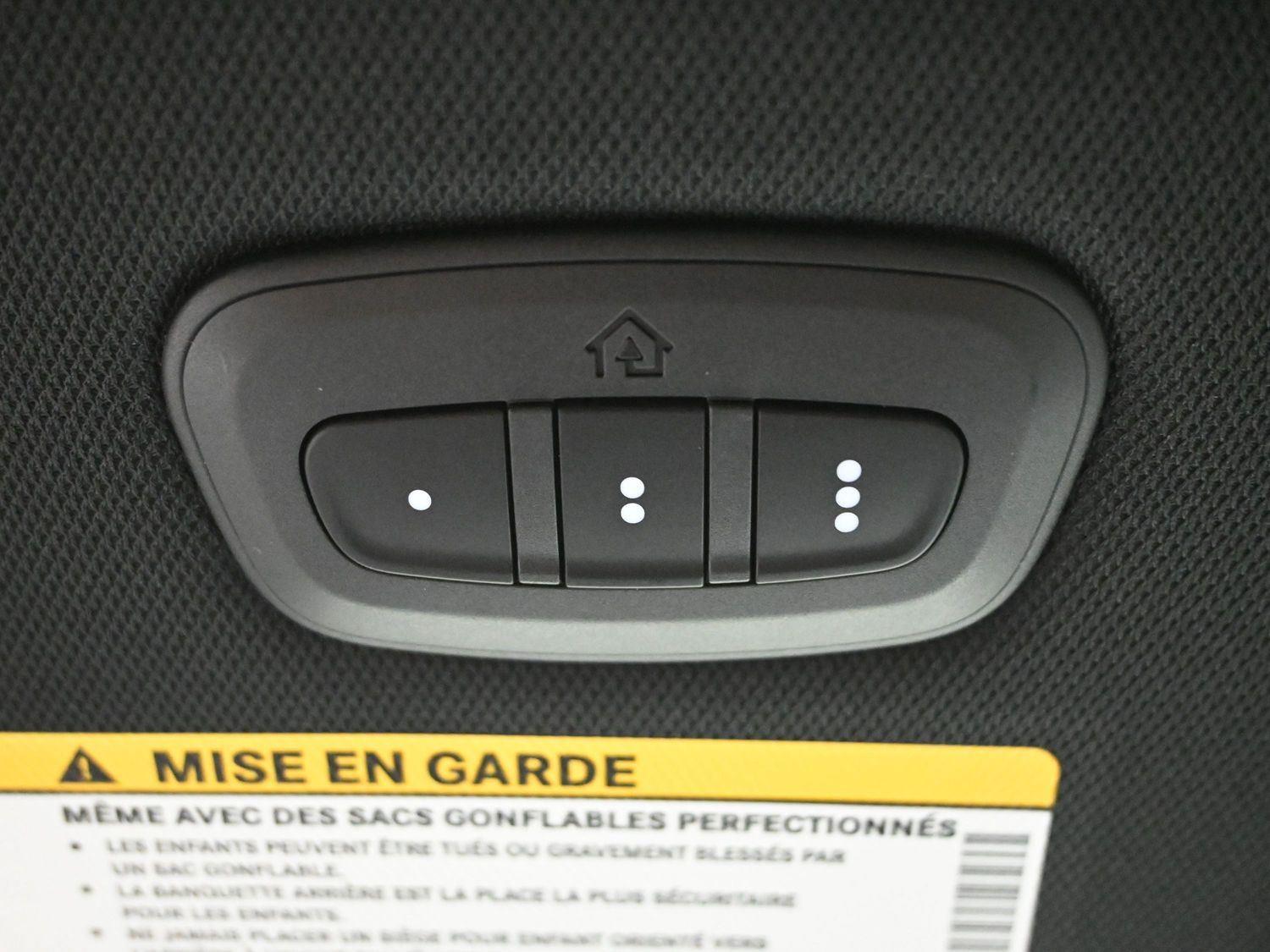 New 2026 Red Hot Pearlcoat Chrysler Select image 30