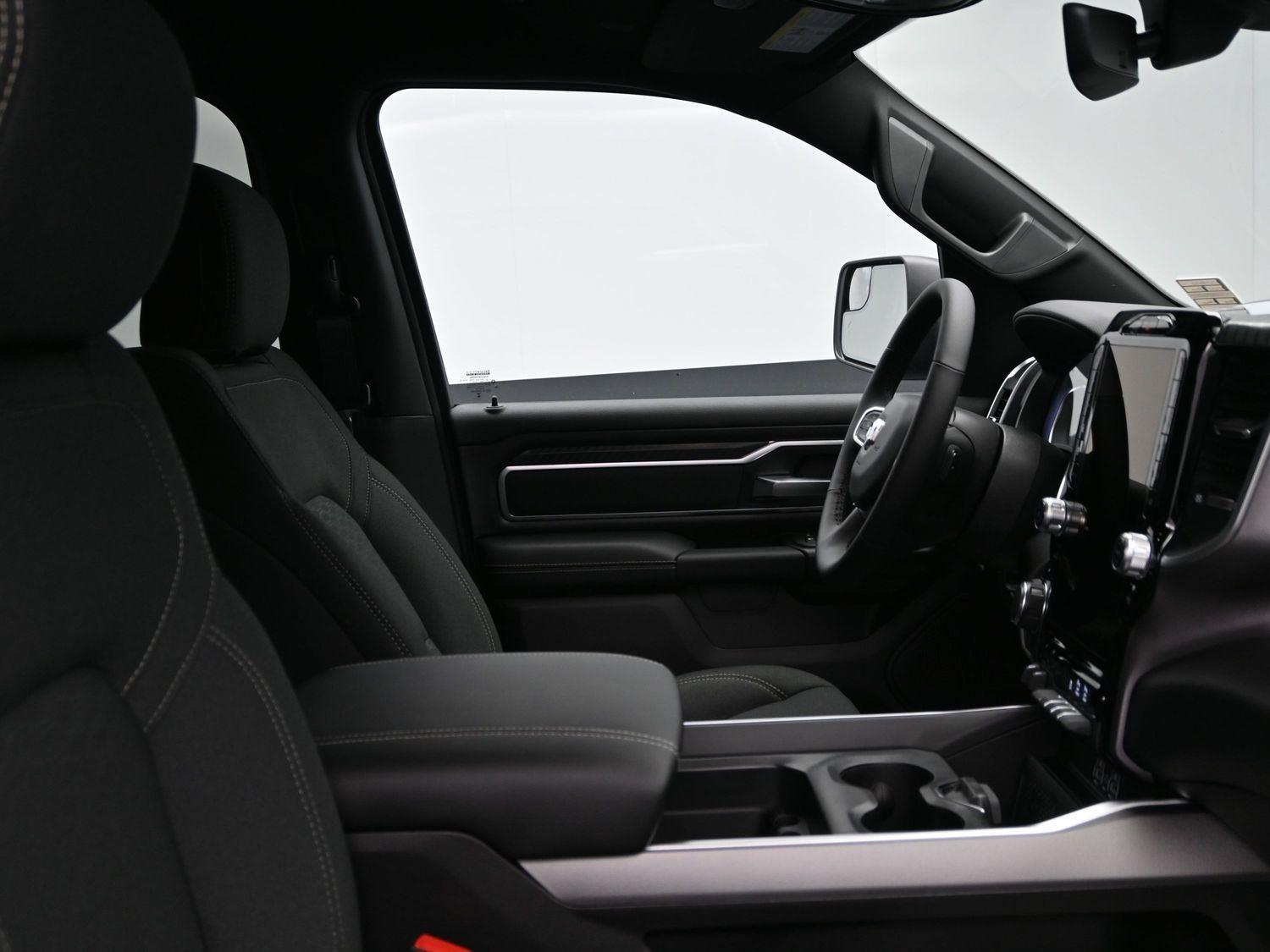 New 2026 Diamond Black Crystal Pearlcoat Ram Big Horn image 9