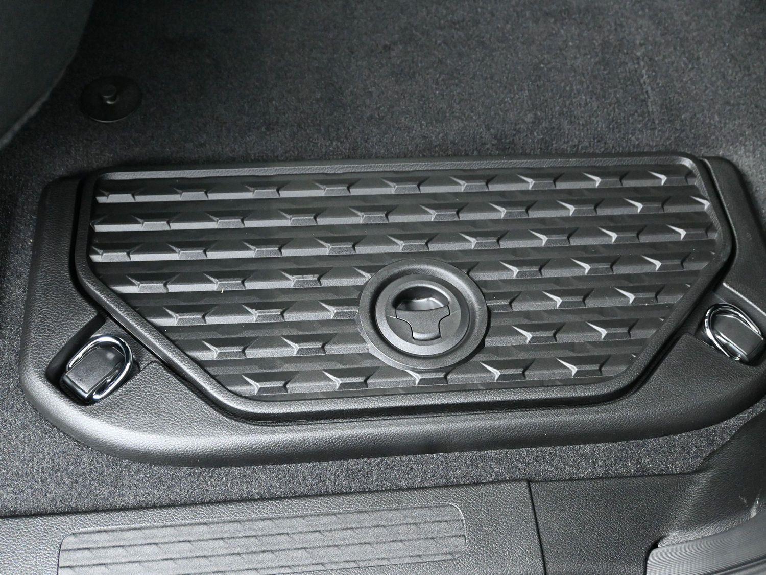 New 2026 Diamond Black Crystal Pearlcoat Ram Big Horn image 12