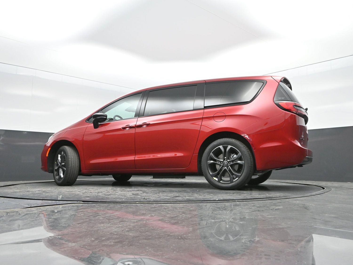 New 2026 Red Hot Pearlcoat Chrysler Select image 32