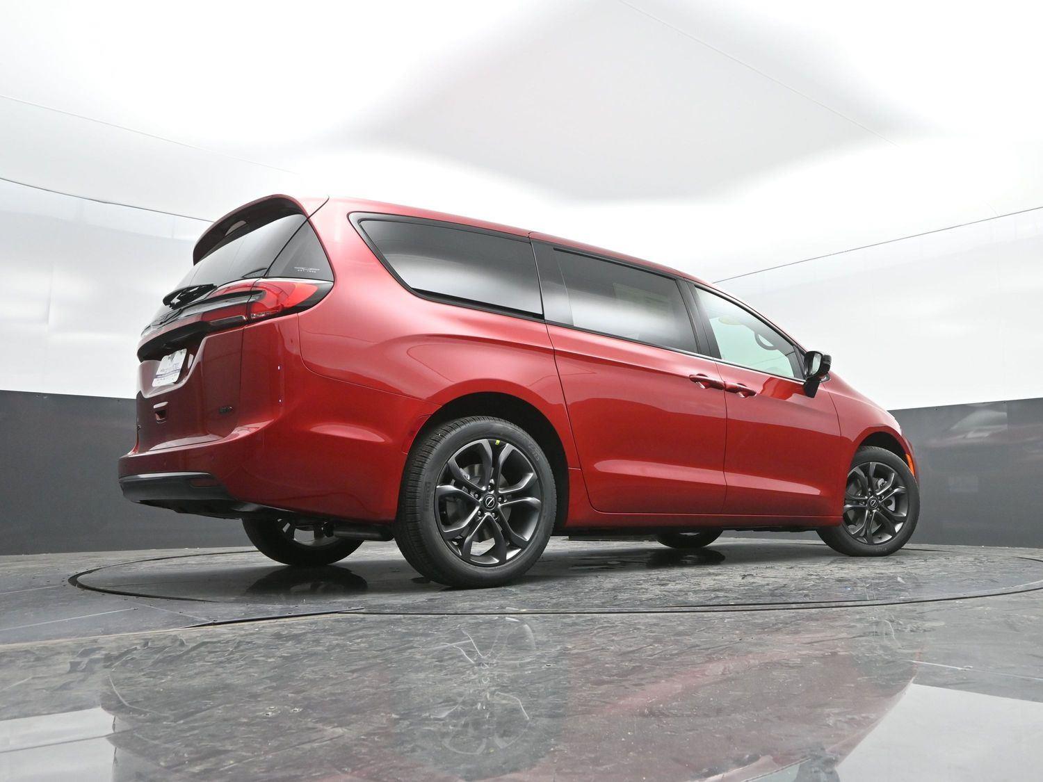 New 2026 Red Hot Pearlcoat Chrysler Select image 33