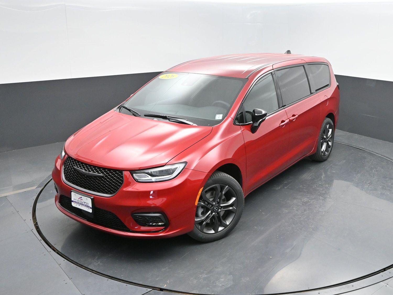 New 2026 Red Hot Pearlcoat Chrysler Select image 35