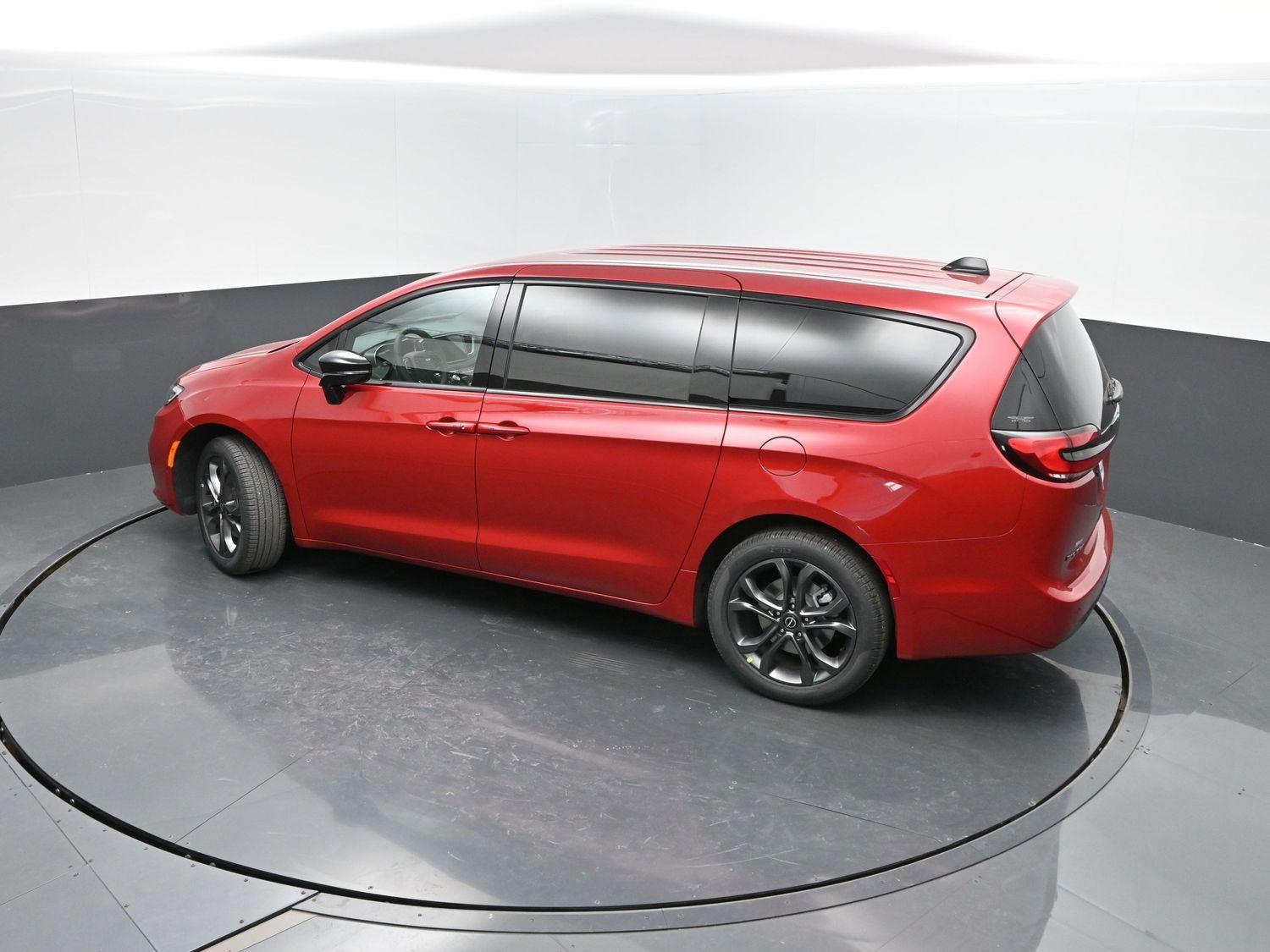 New 2026 Red Hot Pearlcoat Chrysler Select image 36