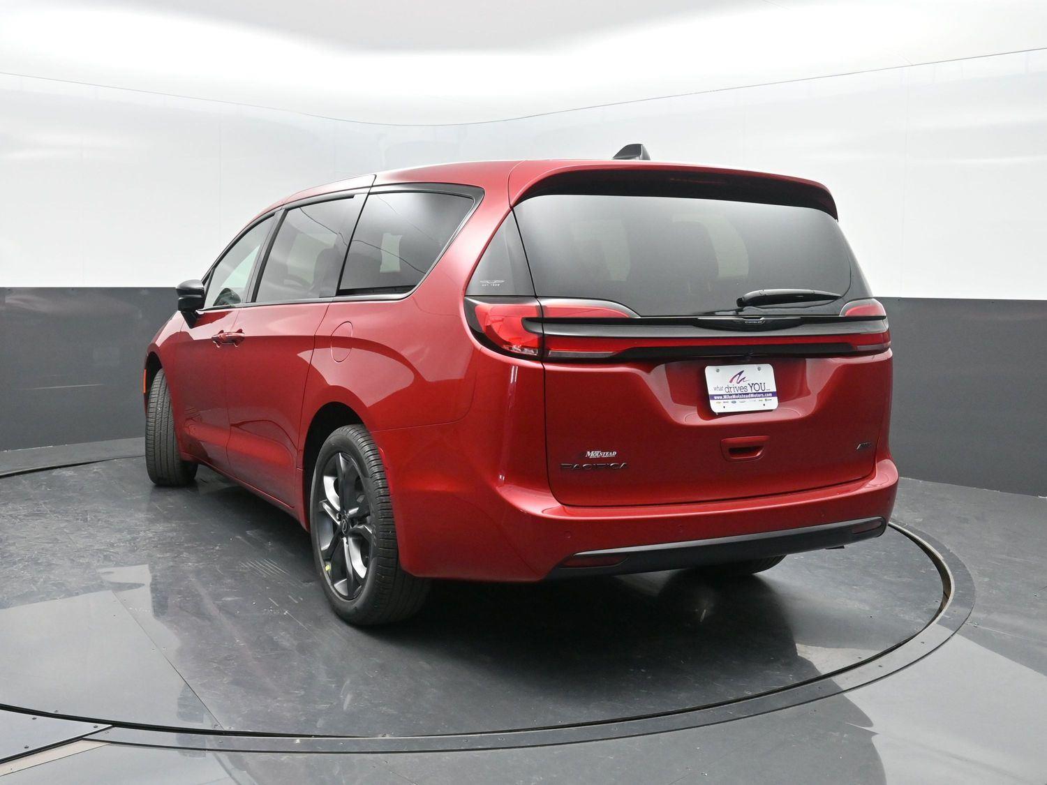 New 2026 Red Hot Pearlcoat Chrysler Select image 42