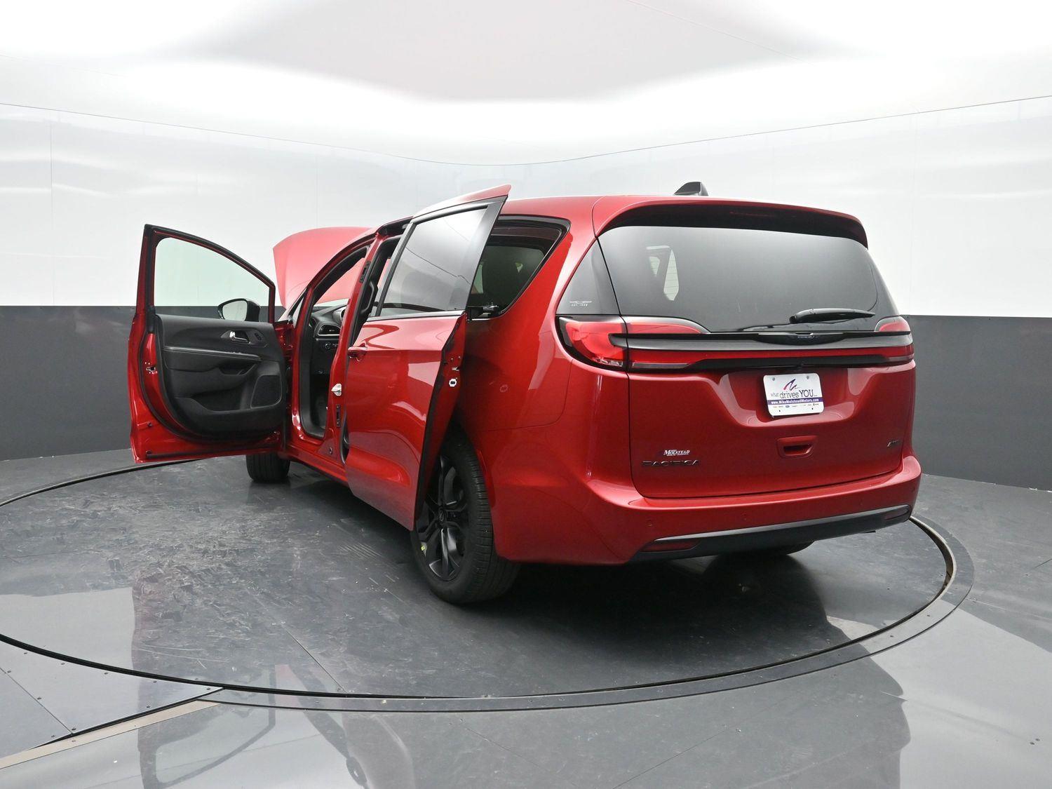 New 2026 Red Hot Pearlcoat Chrysler Select image 45