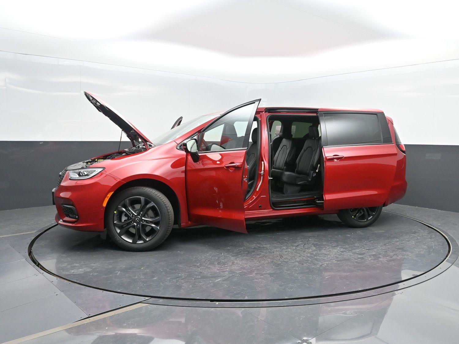 New 2026 Red Hot Pearlcoat Chrysler Select image 47