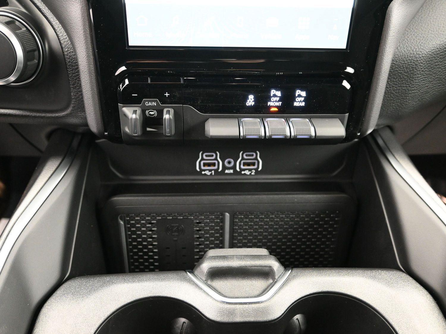 New 2026 Diamond Black Crystal Pearlcoat Ram Big Horn image 28