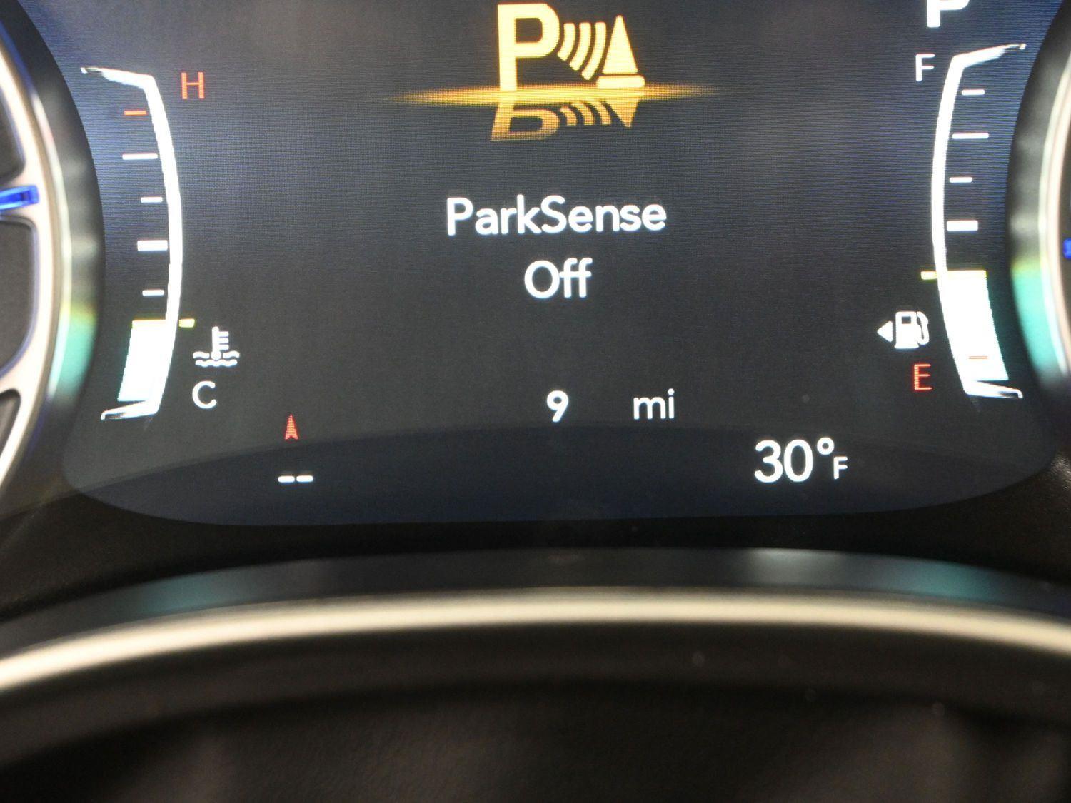 New 2026 Bright White Clearcoat Chrysler Select image 27