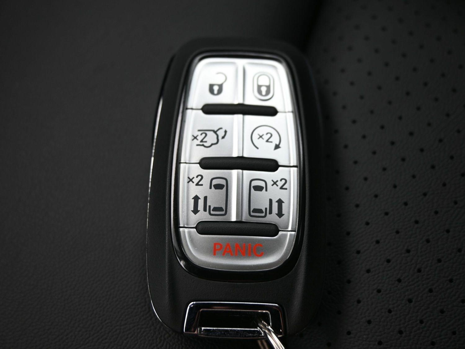 New 2026 Bright White Clearcoat Chrysler Select image 33