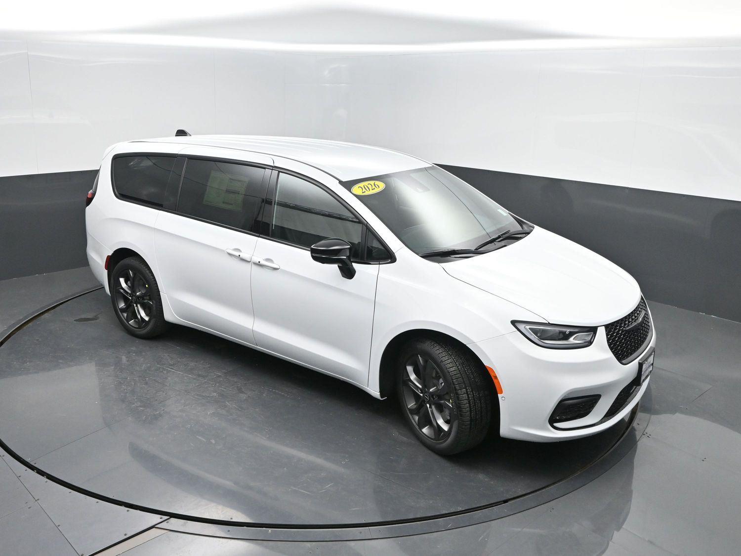 New 2026 Bright White Clearcoat Chrysler Select image 40