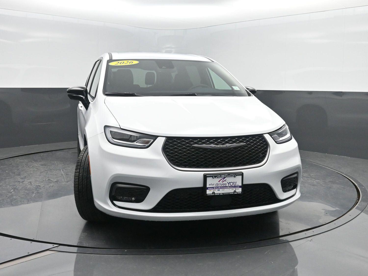 New 2026 Bright White Clearcoat Chrysler Select image 43