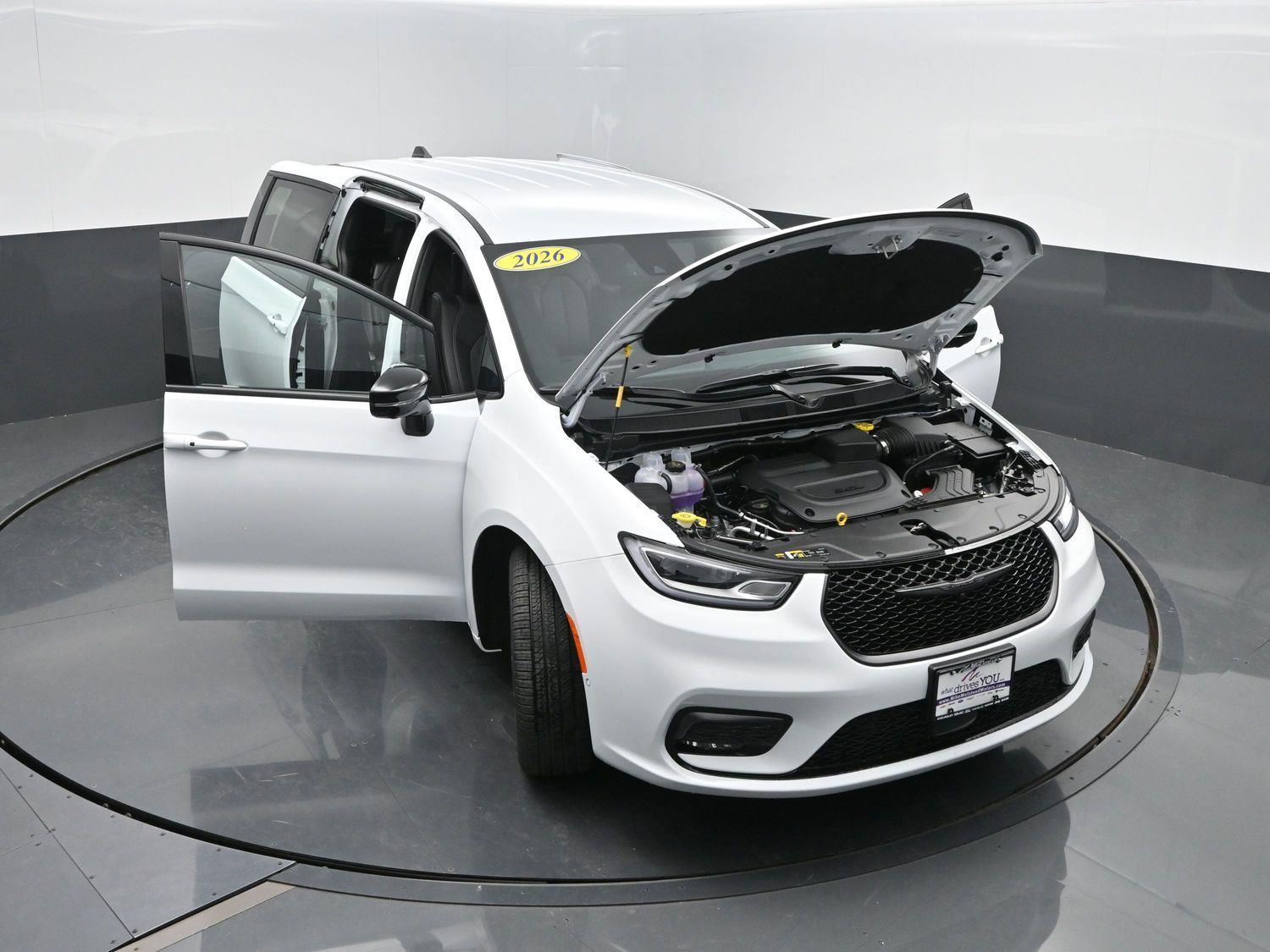 New 2026 Bright White Clearcoat Chrysler Select image 46