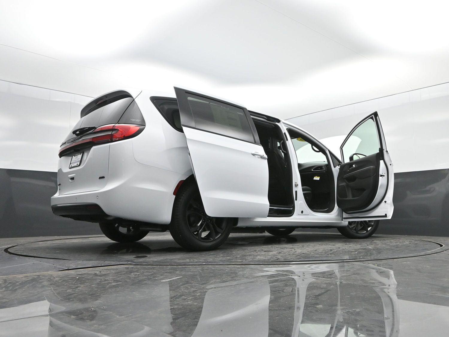 New 2026 Bright White Clearcoat Chrysler Select image 50