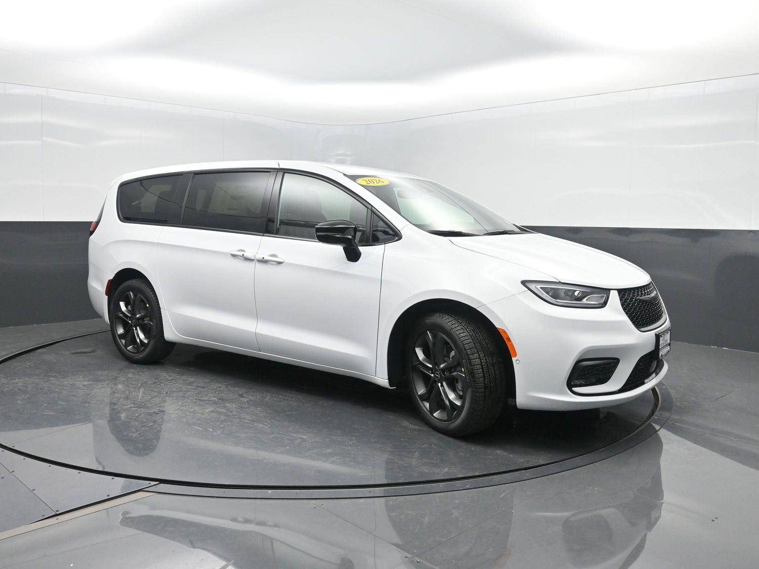 New 2026 Bright White Clearcoat Chrysler Select image 4