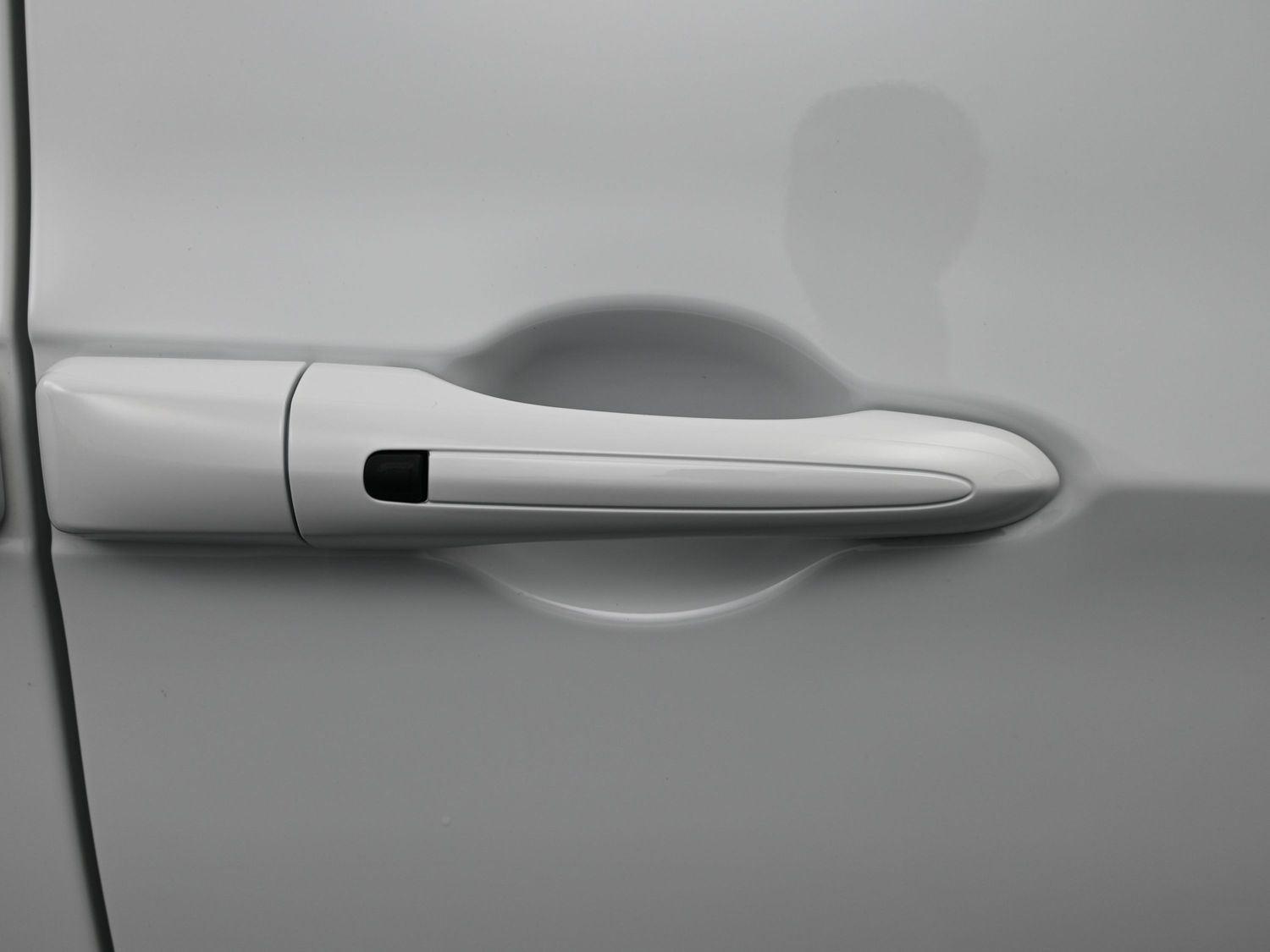 New 2026 Bright White Clearcoat Chrysler Select image 6