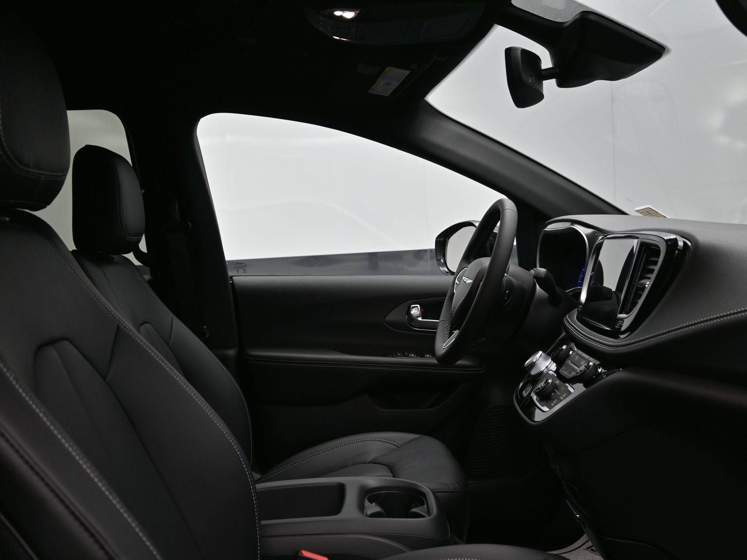 New 2026 Bright White Clearcoat Chrysler Select image 9