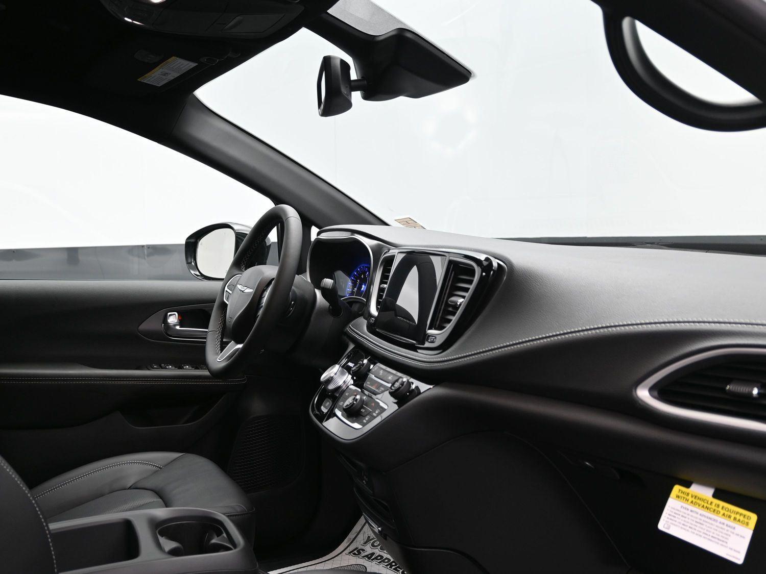 New 2026 Bright White Clearcoat Chrysler Select image 10