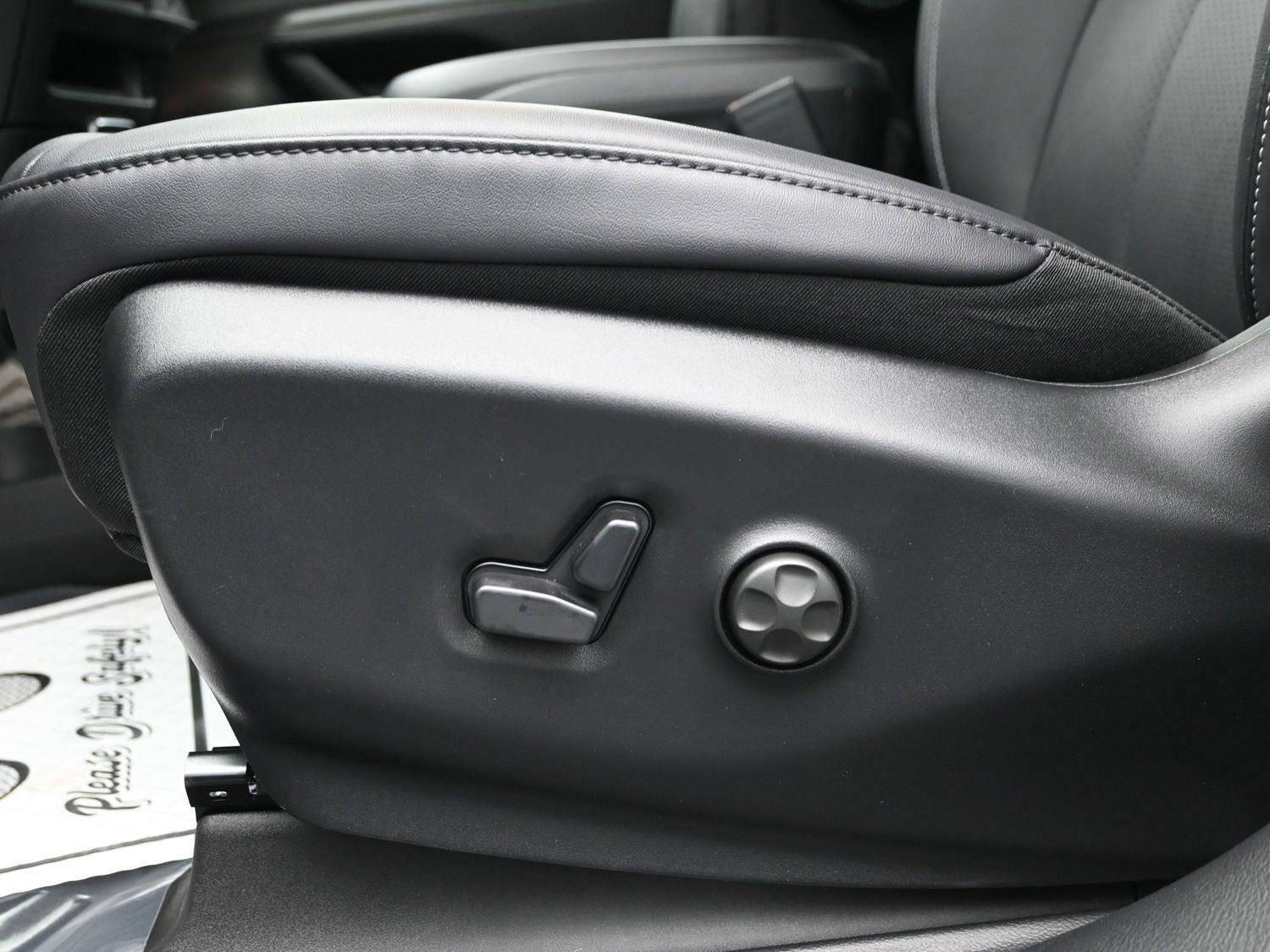 New 2026 Bright White Clearcoat Chrysler Select image 21