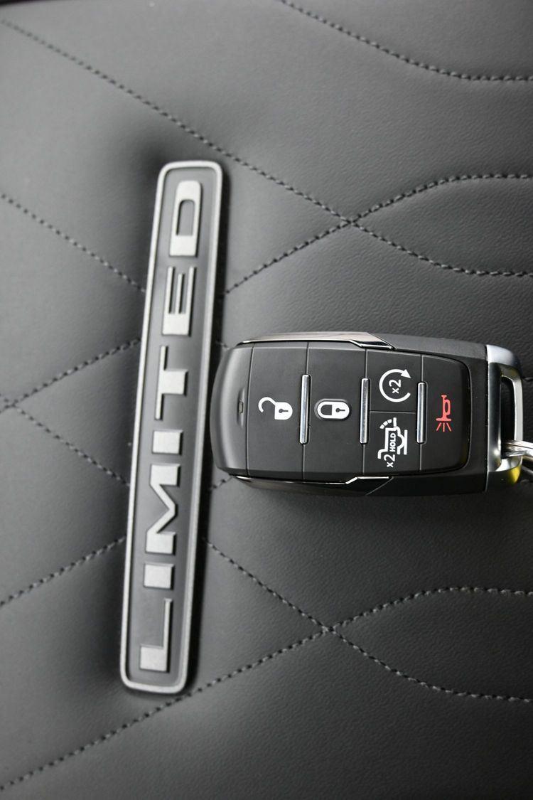 New 2026 Ceramic Gray Clearcoat Ram Limited image 39