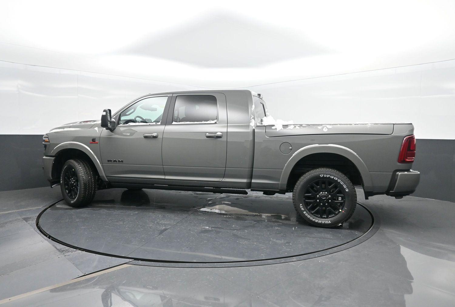 New 2026 Ceramic Gray Clearcoat Ram Limited image 47