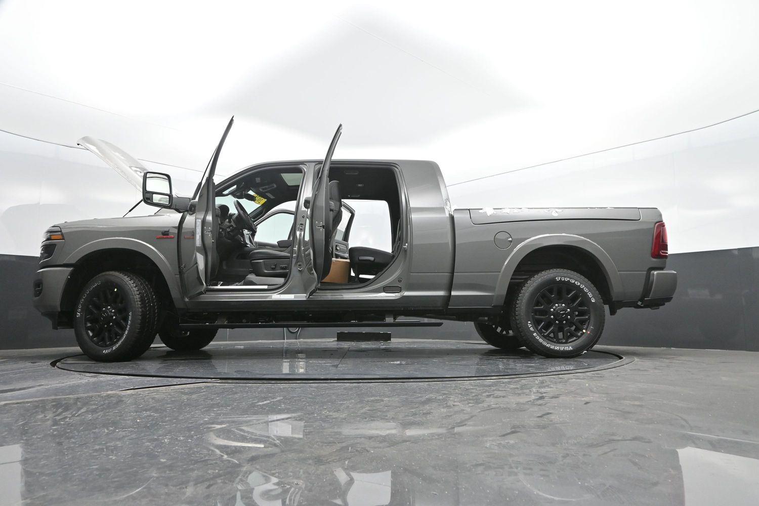 New 2026 Ceramic Gray Clearcoat Ram Limited image 57