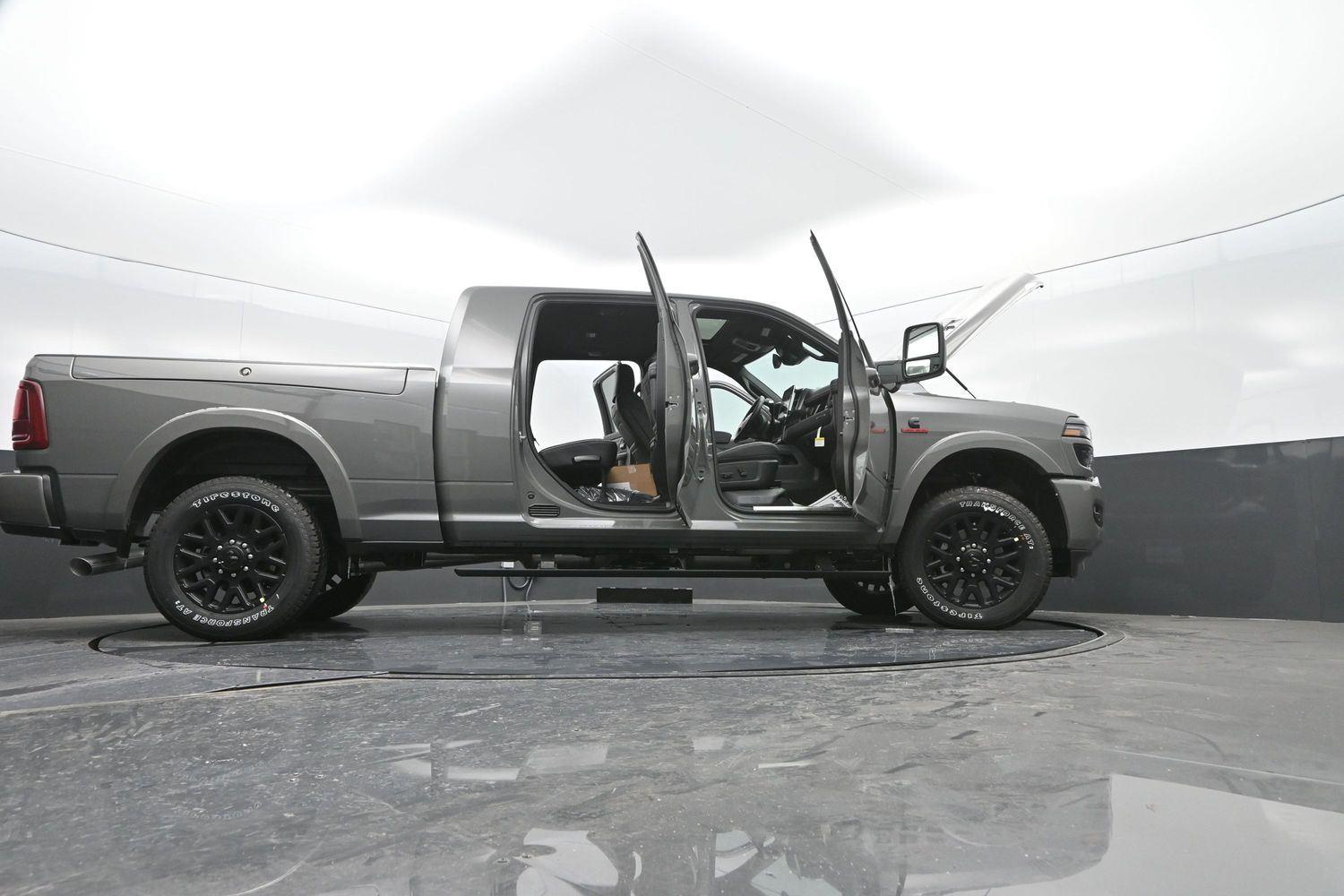 New 2026 Ceramic Gray Clearcoat Ram Limited image 58