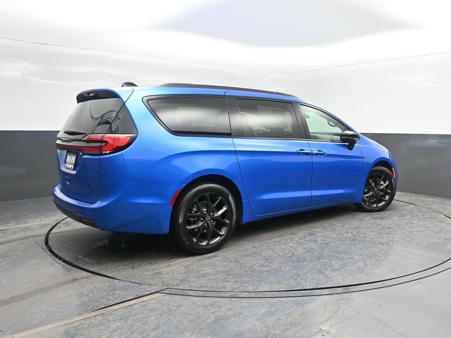 New 2026 Hydro Blue Pearlcoat Chrysler Select image 2