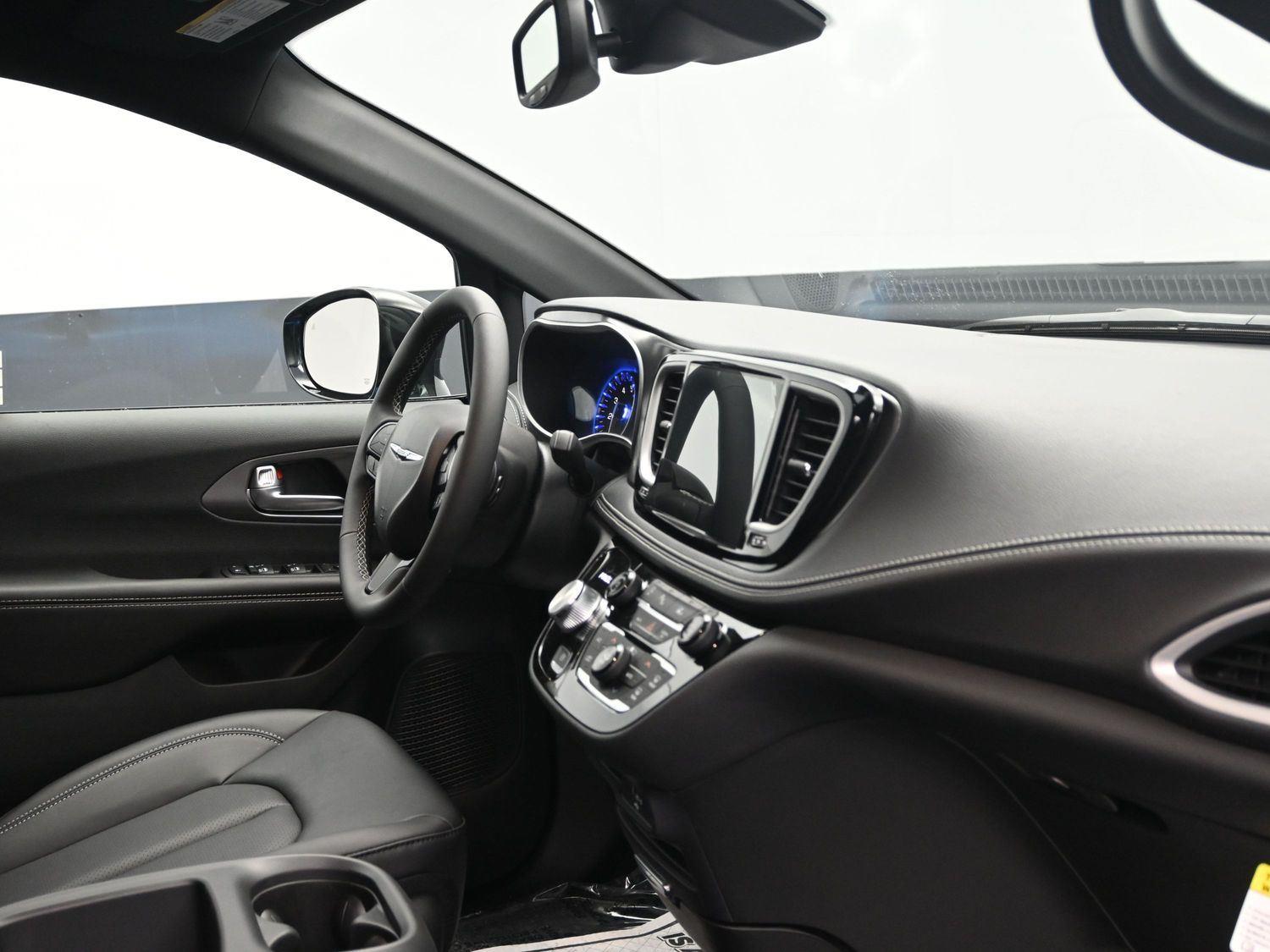 New 2026 Hydro Blue Pearlcoat Chrysler Select image 10