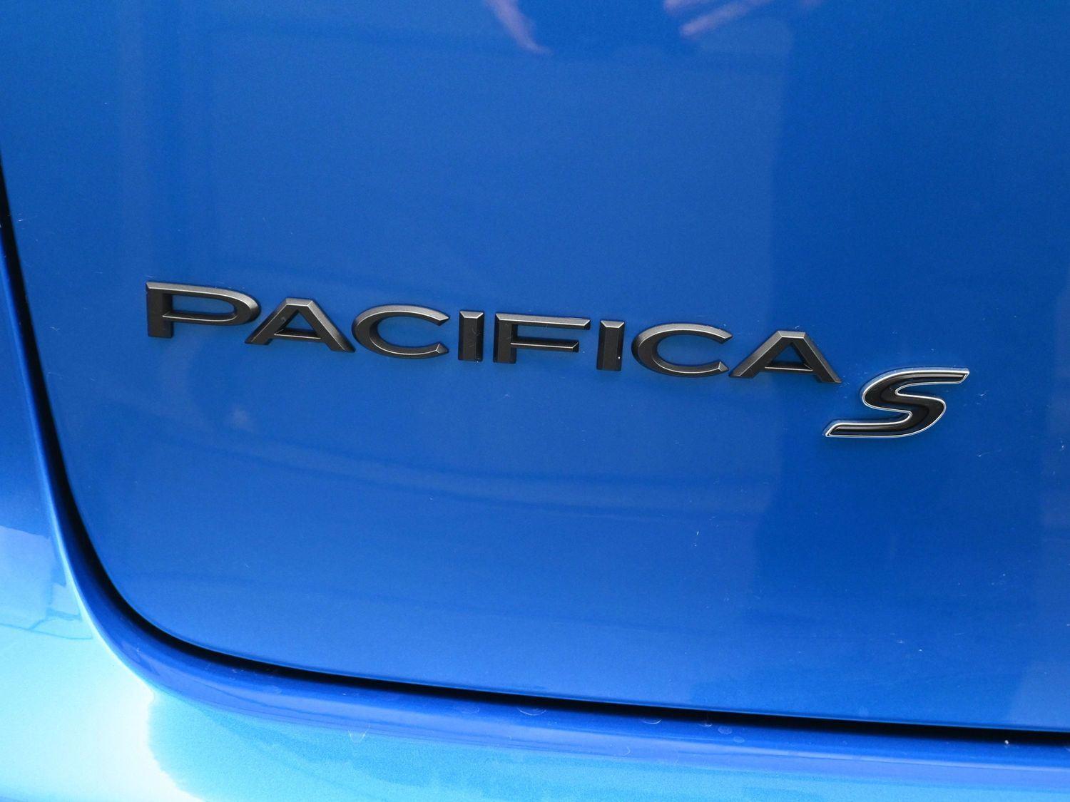 New 2026 Hydro Blue Pearlcoat Chrysler Select image 14