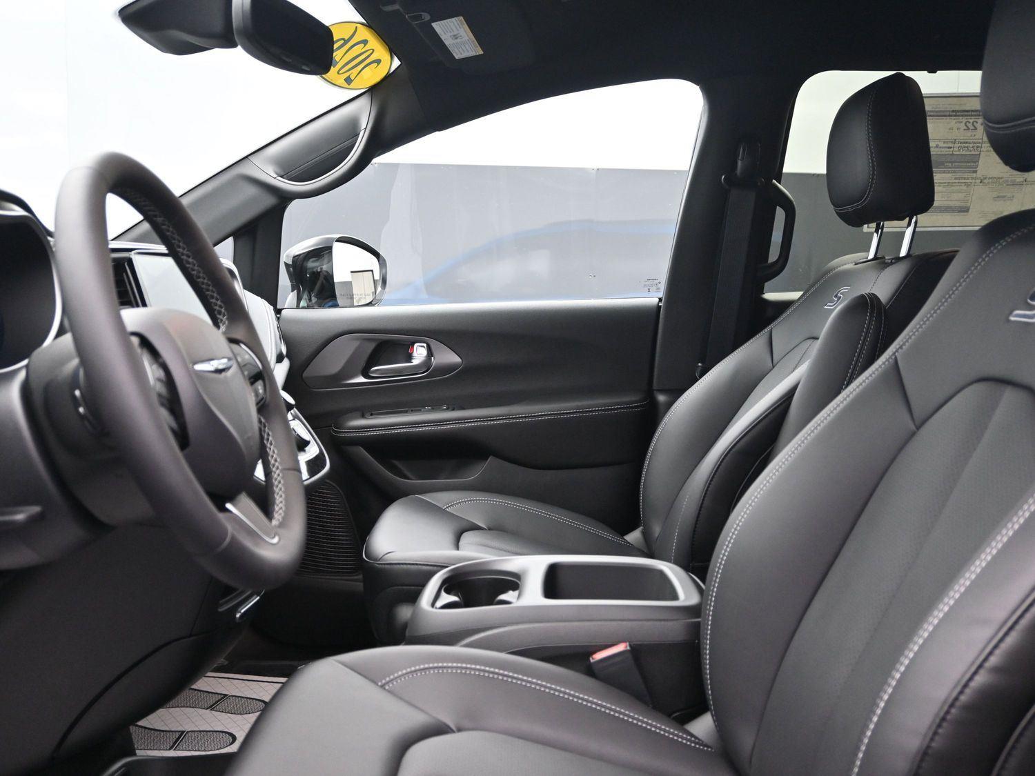 New 2026 Hydro Blue Pearlcoat Chrysler Select image 19