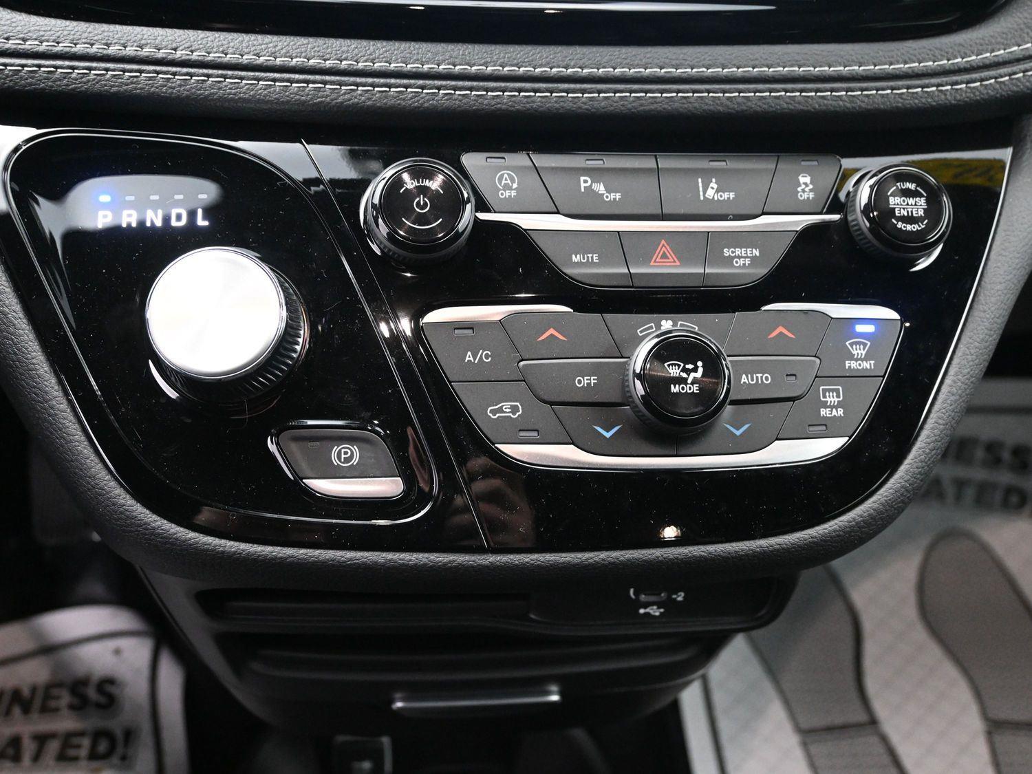 New 2026 Hydro Blue Pearlcoat Chrysler Select image 27