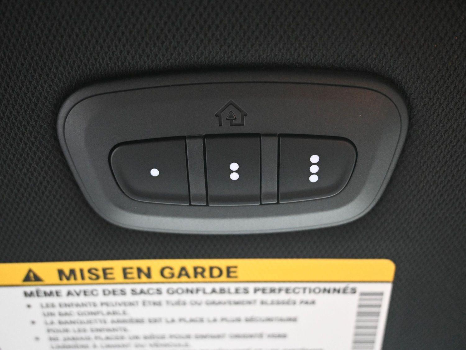 New 2026 Hydro Blue Pearlcoat Chrysler Select image 29