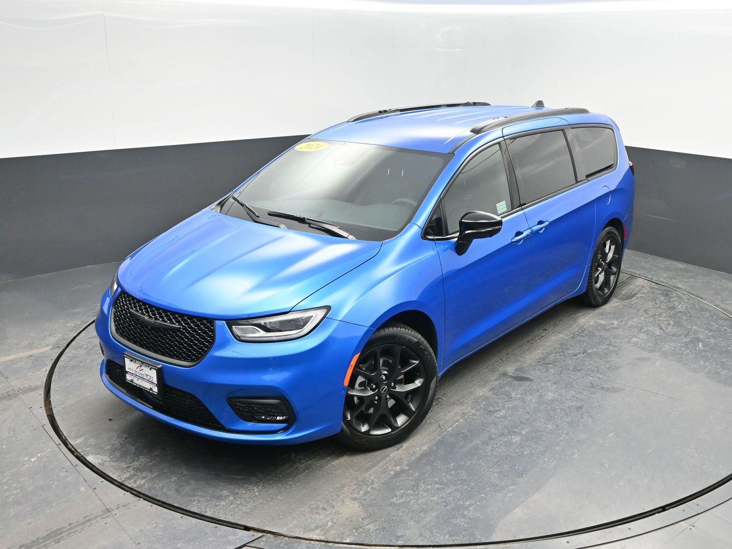 New 2026 Hydro Blue Pearlcoat Chrysler Select image 34