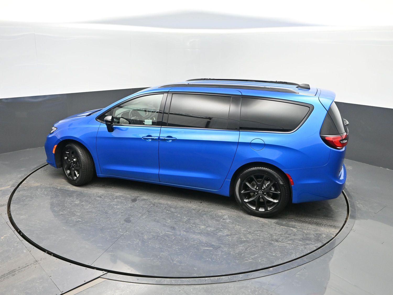 New 2026 Hydro Blue Pearlcoat Chrysler Select image 35