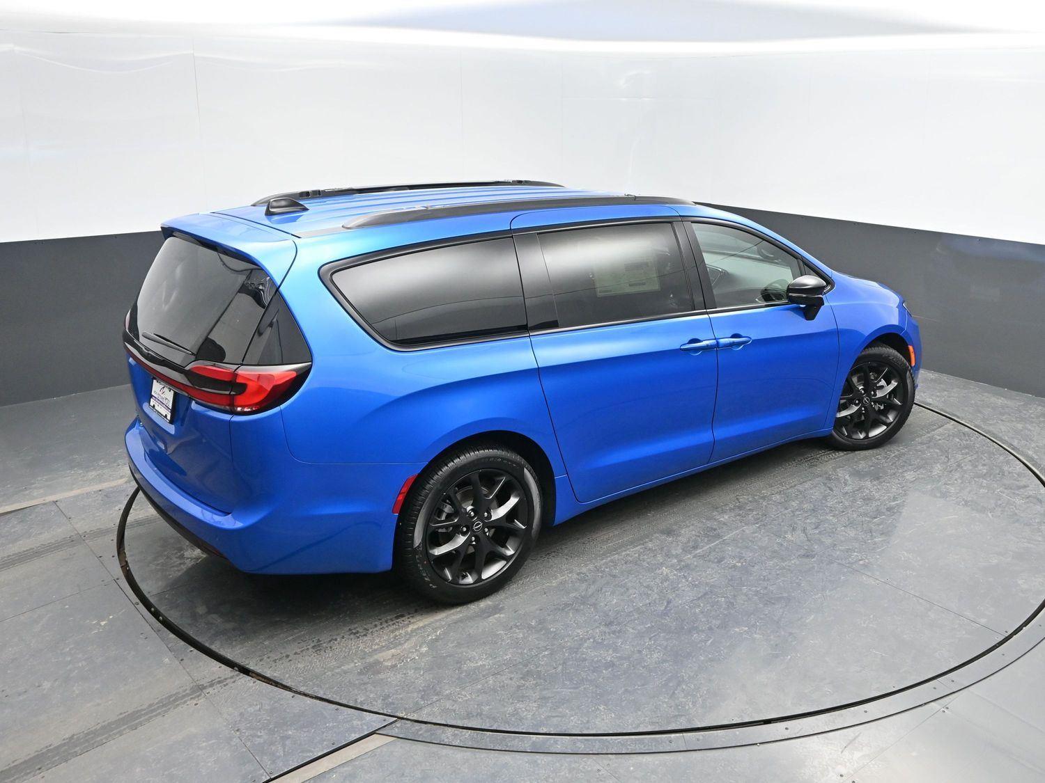 New 2026 Hydro Blue Pearlcoat Chrysler Select image 36