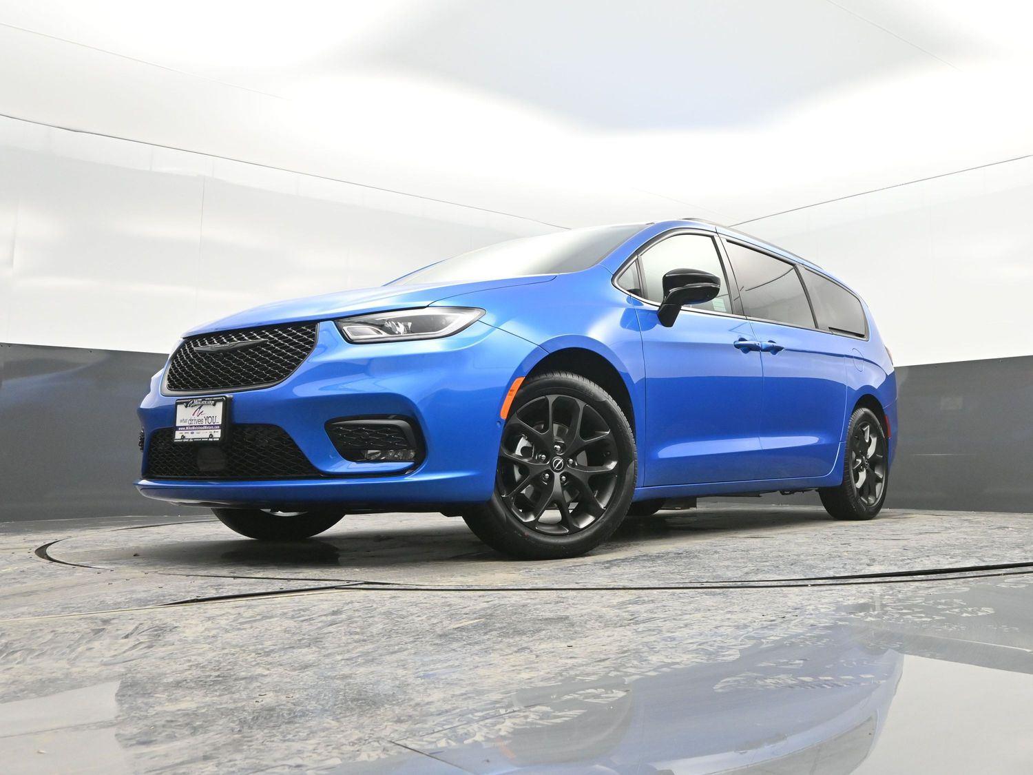 New 2026 Hydro Blue Pearlcoat Chrysler Select image 42