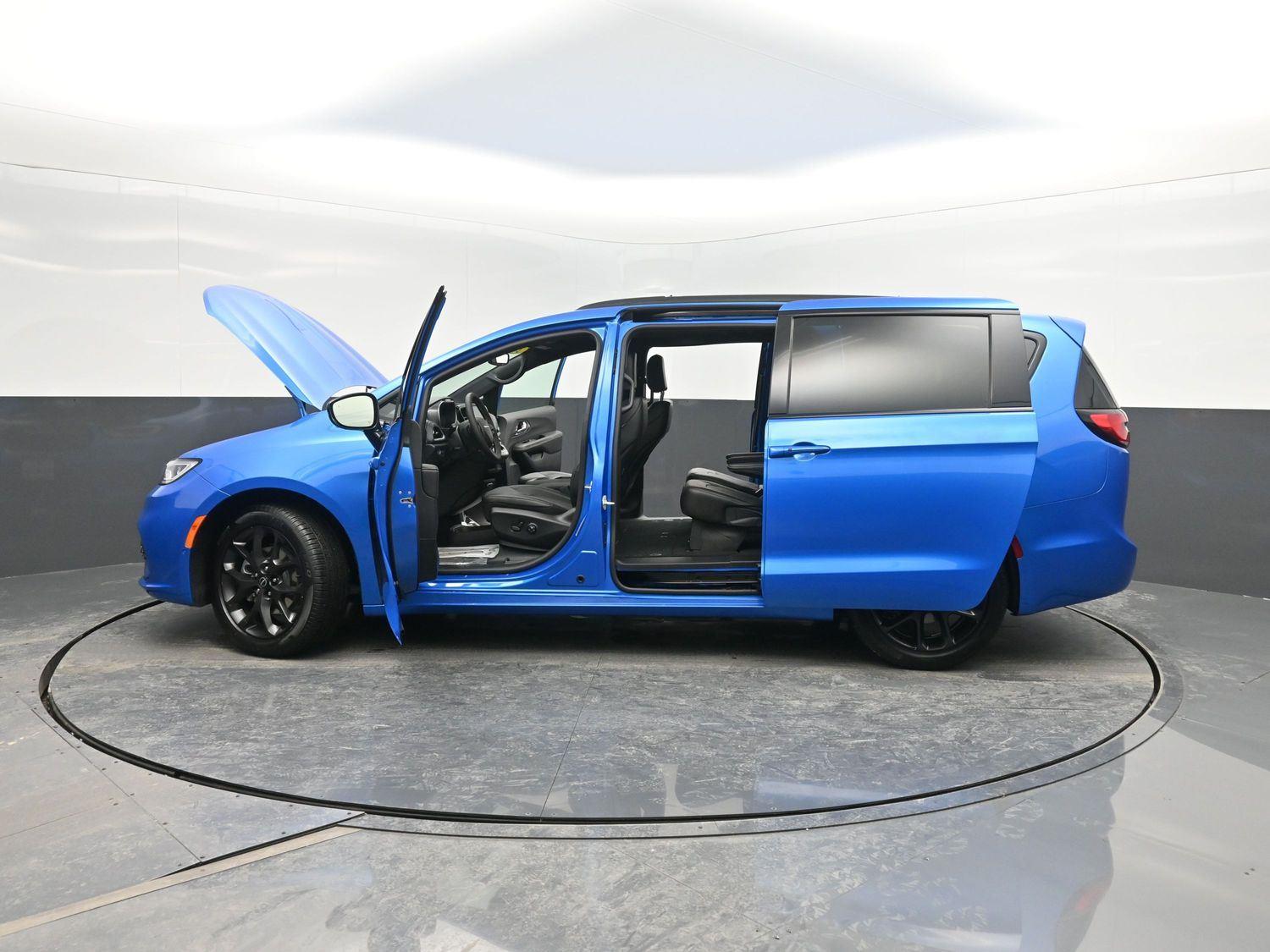 New 2026 Hydro Blue Pearlcoat Chrysler Select image 44