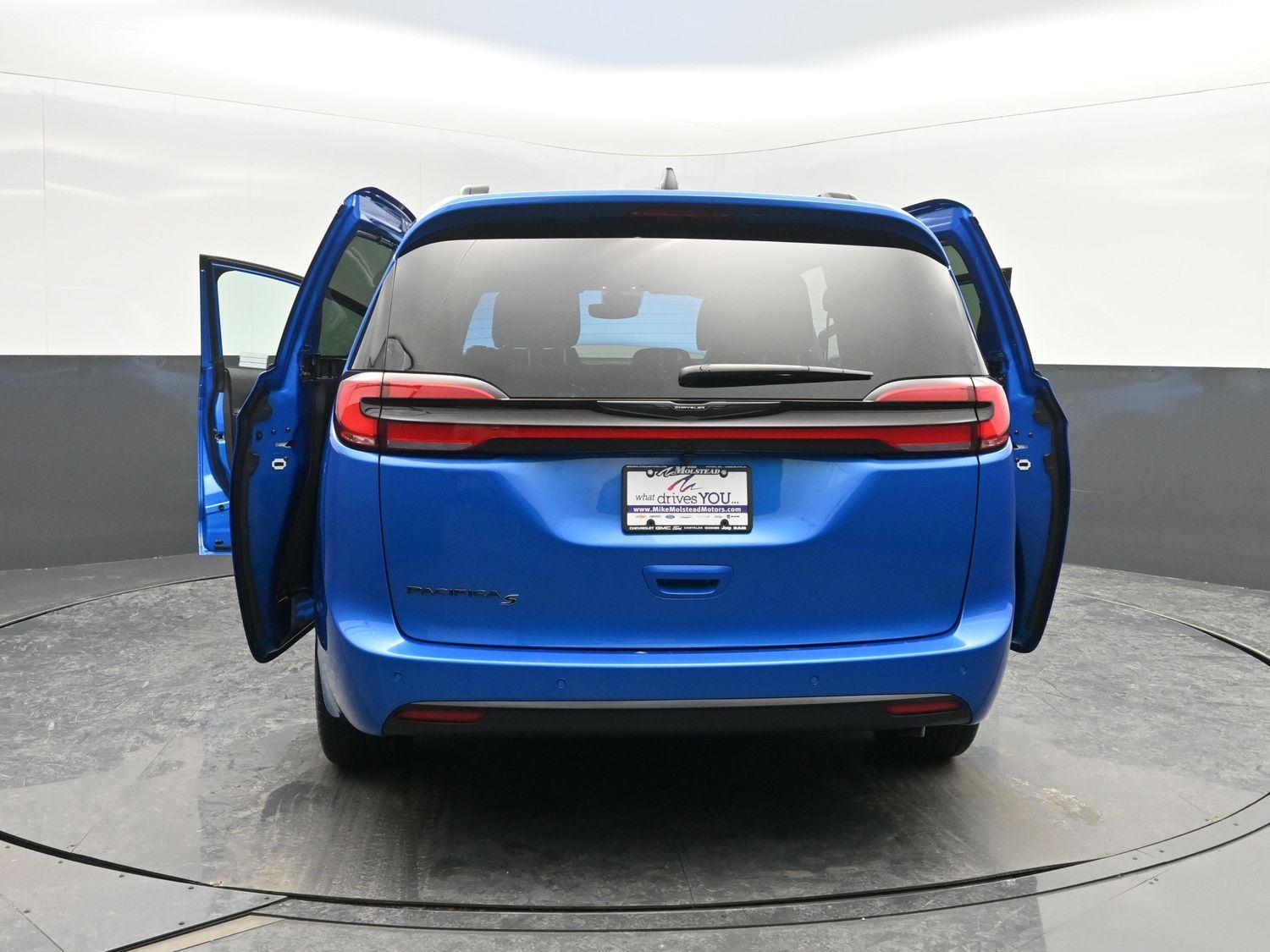 New 2026 Hydro Blue Pearlcoat Chrysler Select image 45